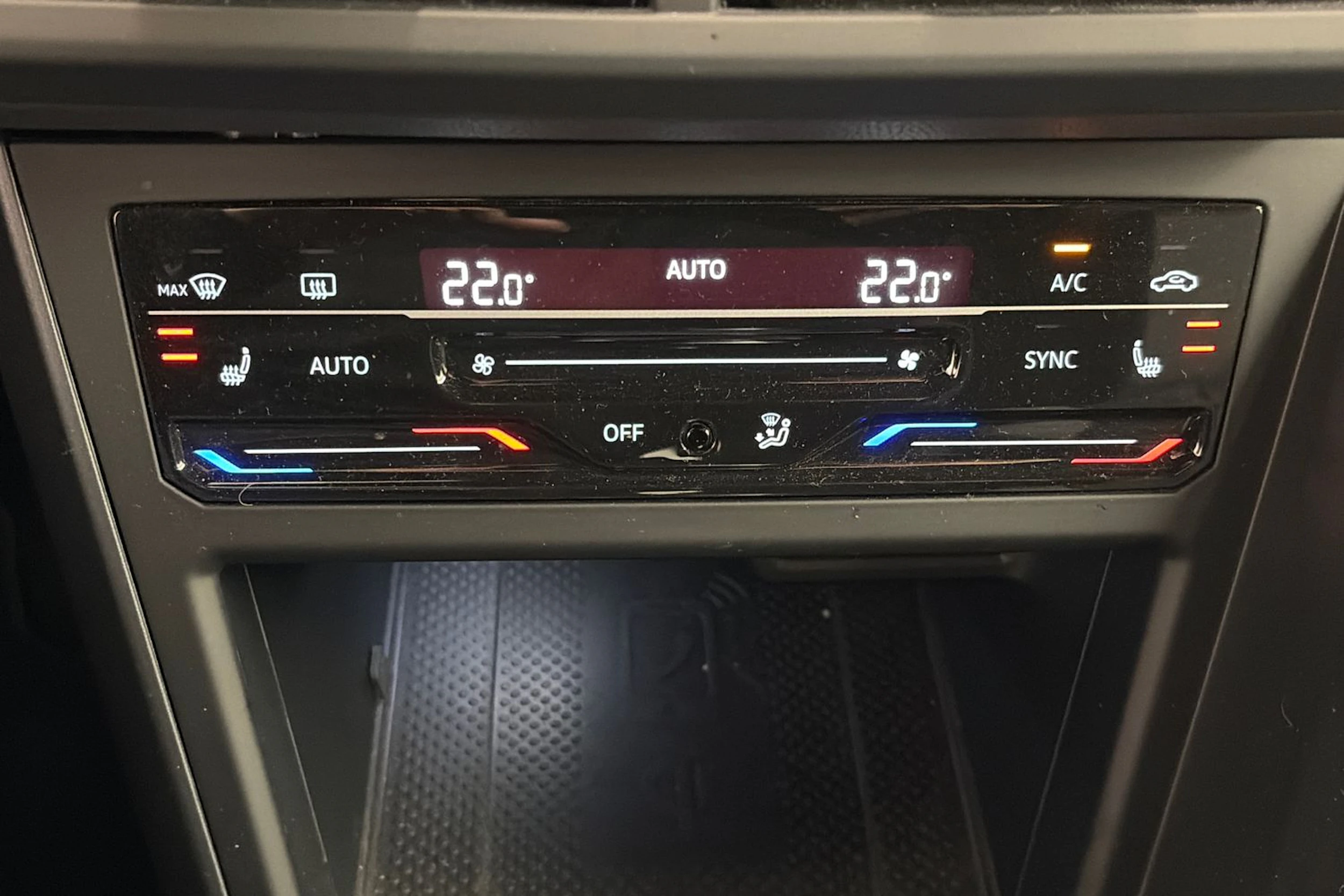 punainen Volkswagen Taigo 2022 kuva 21.