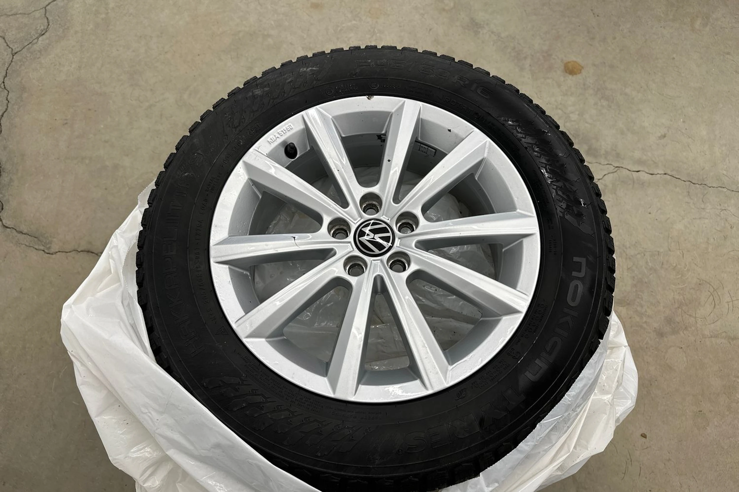 harmaa Volkswagen Taigo 2022 kuva 10.