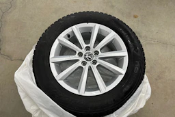 harmaa Volkswagen Taigo 2022 kuva 10.