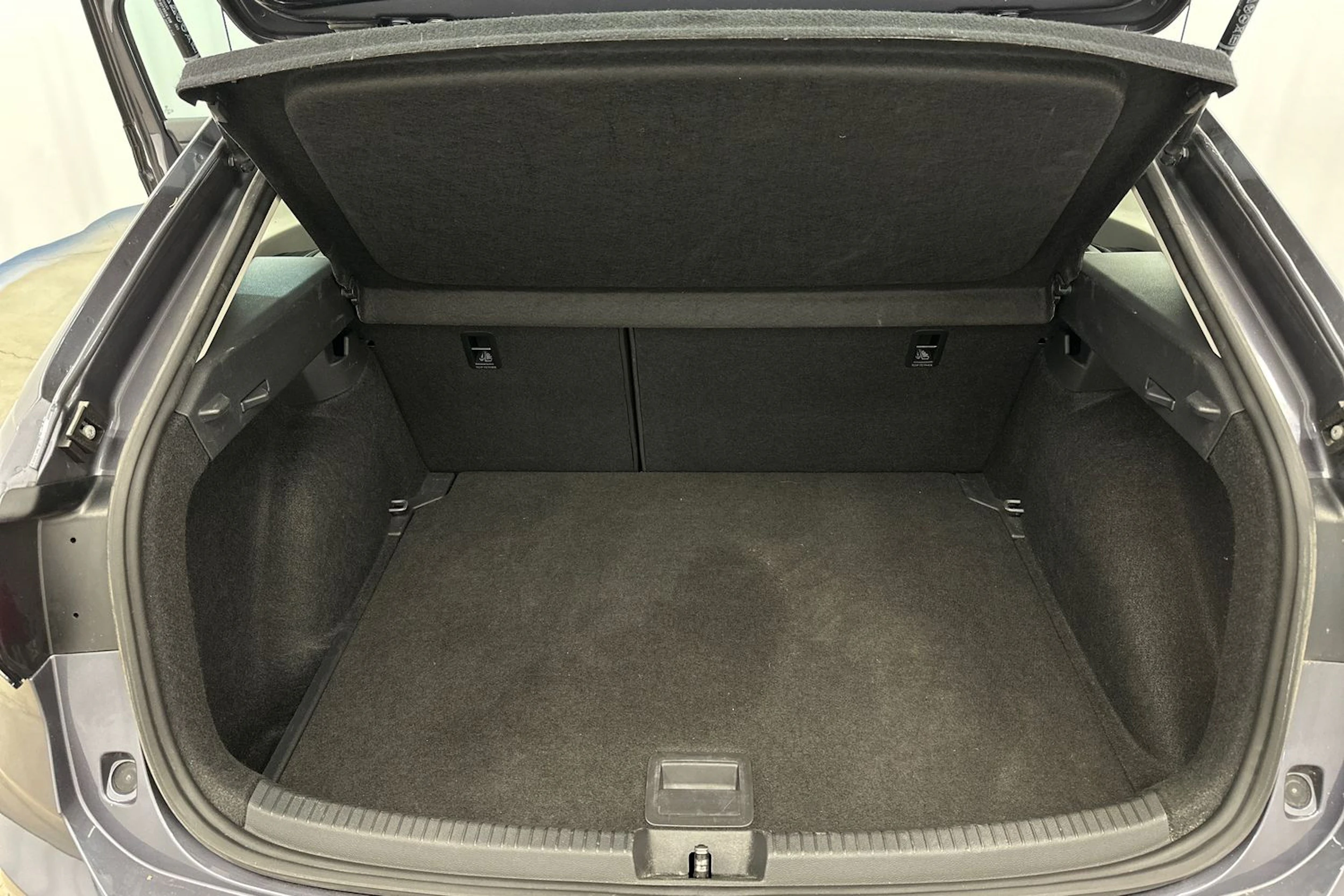 harmaa Volkswagen Taigo 2022 kuva 19.
