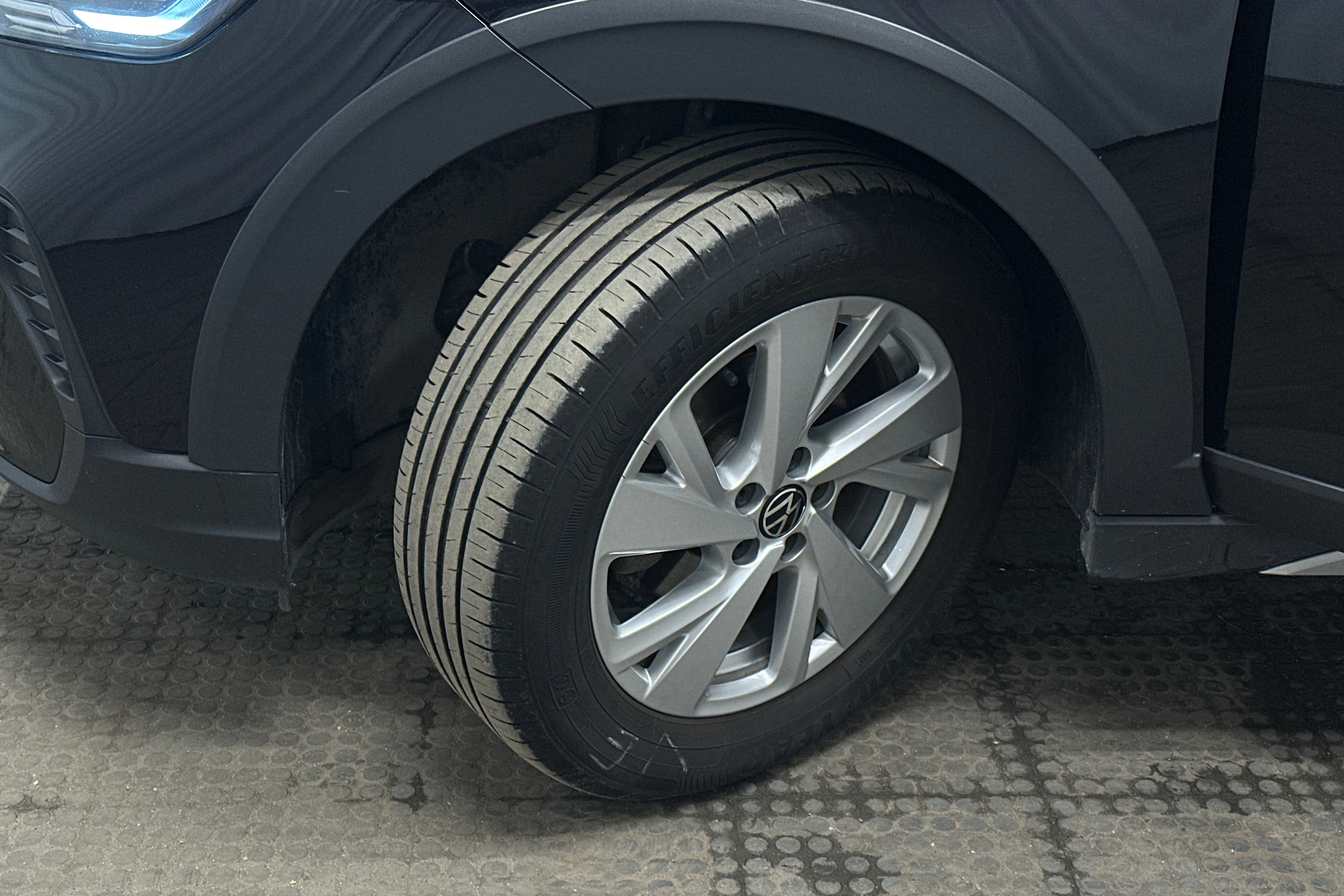 musta Volkswagen Taigo 2022 kuva 10.