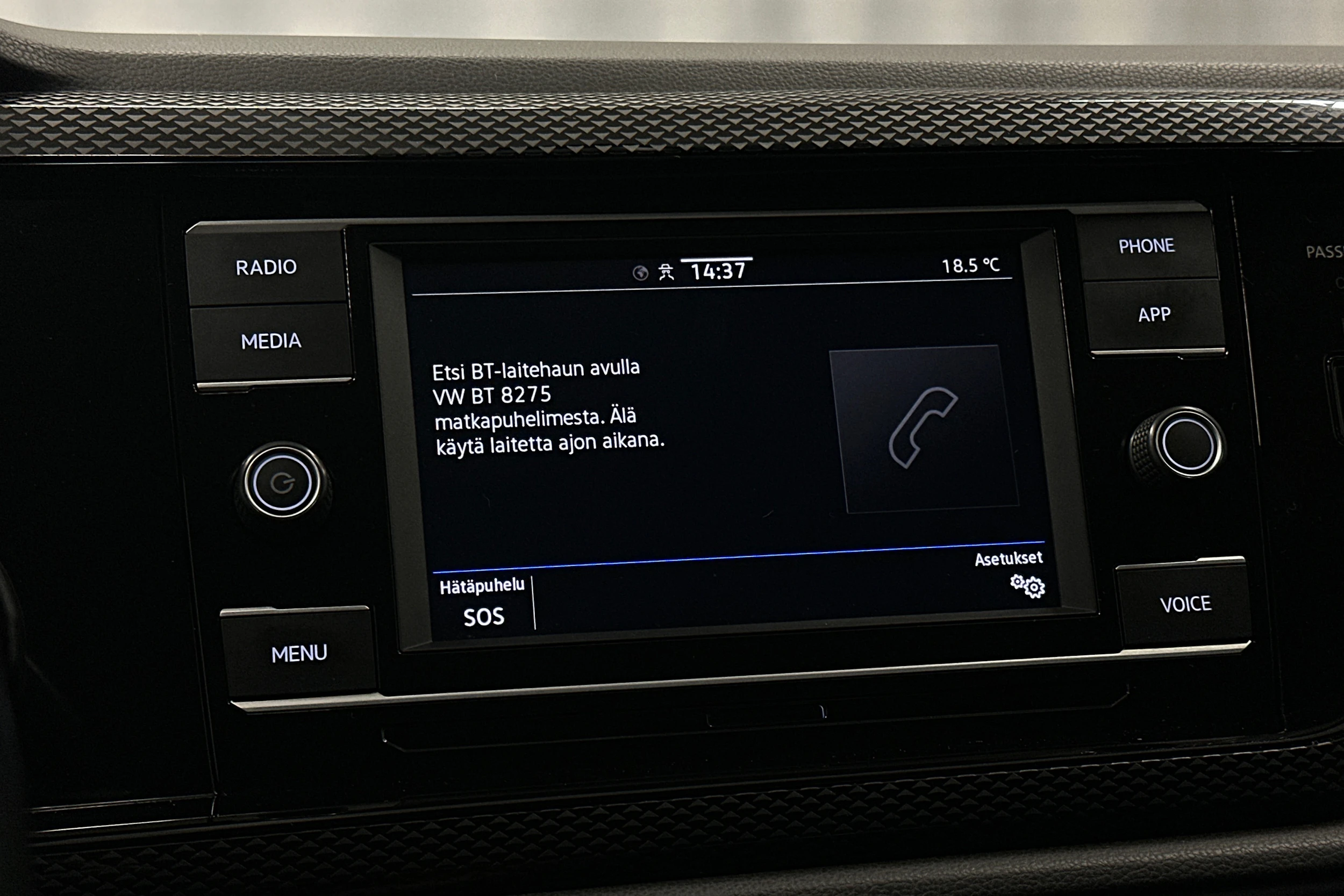 musta Volkswagen Taigo 2022 kuva 18.