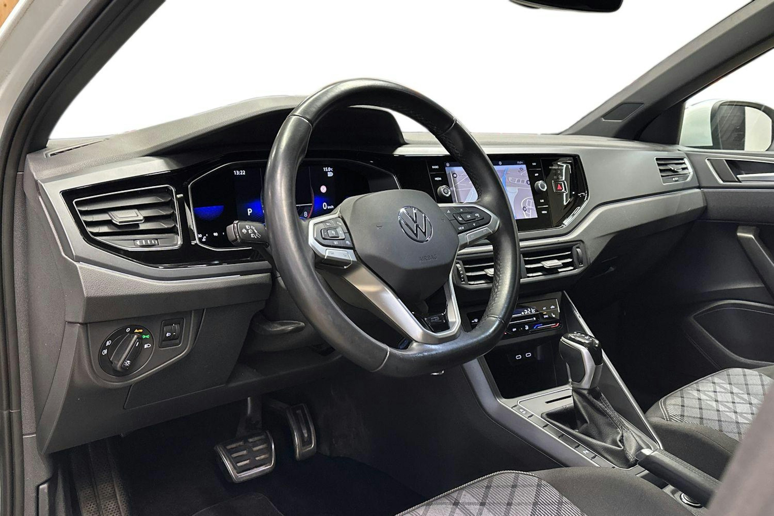 valkoinen Volkswagen Taigo 2022 kuva 7.
