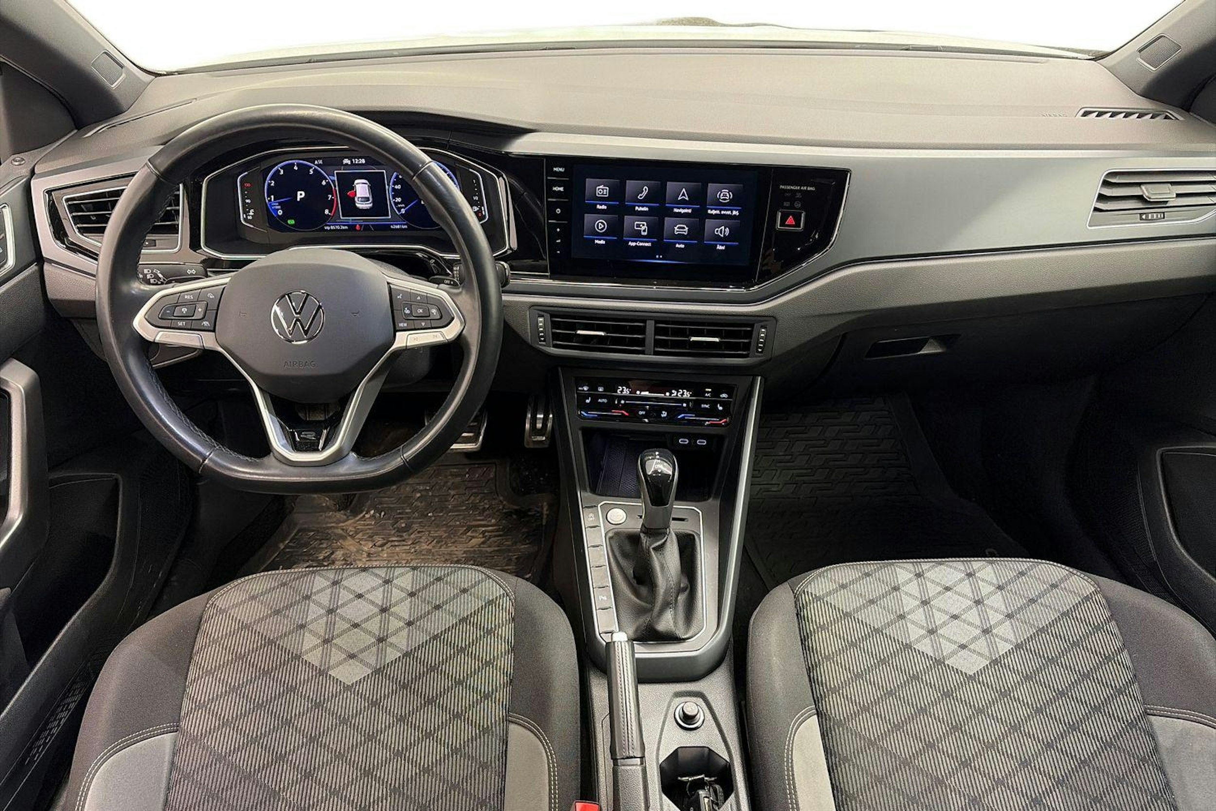 valkoinen Volkswagen Taigo 2022 kuva 9.