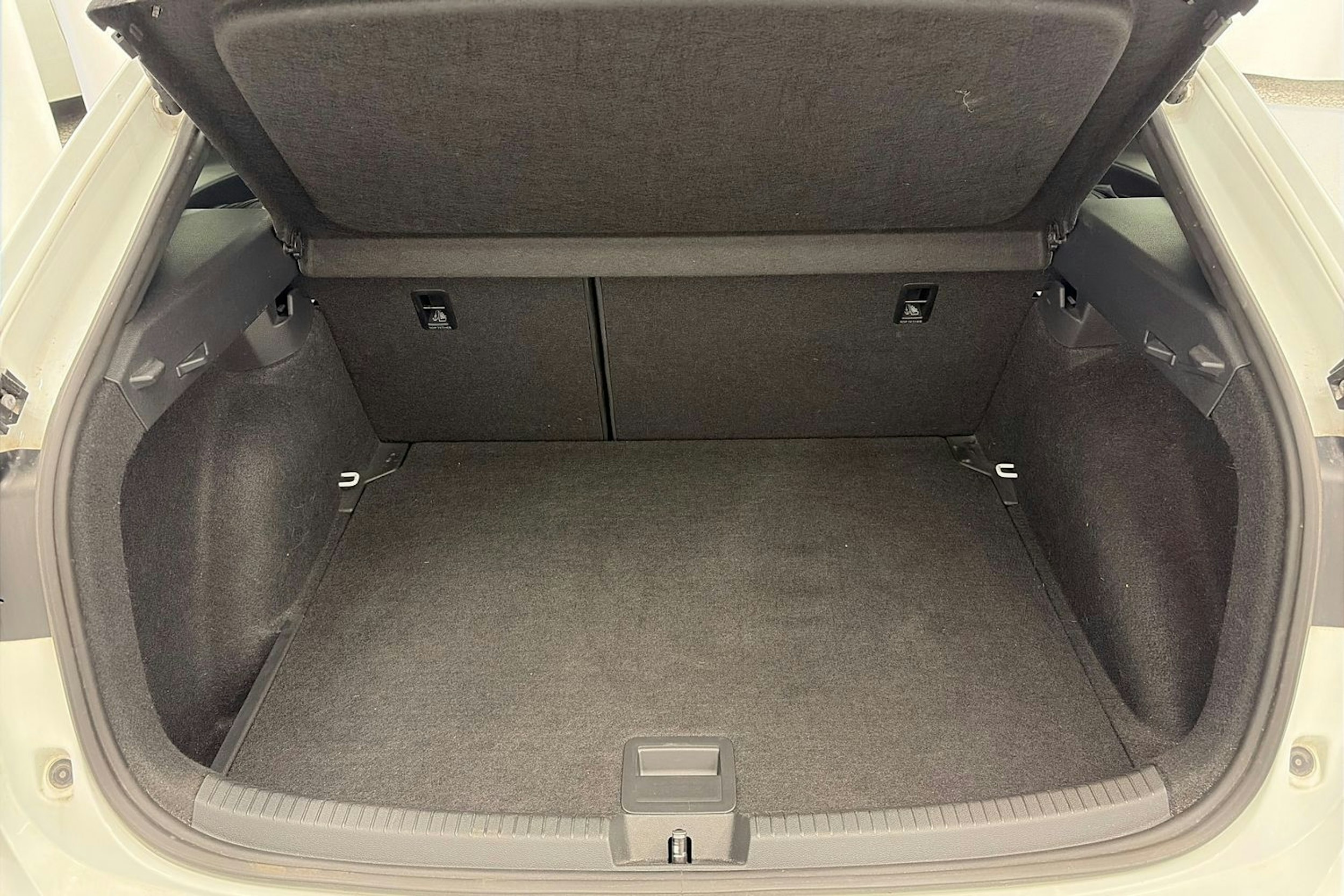 valkoinen Volkswagen Taigo 2022 kuva 14.