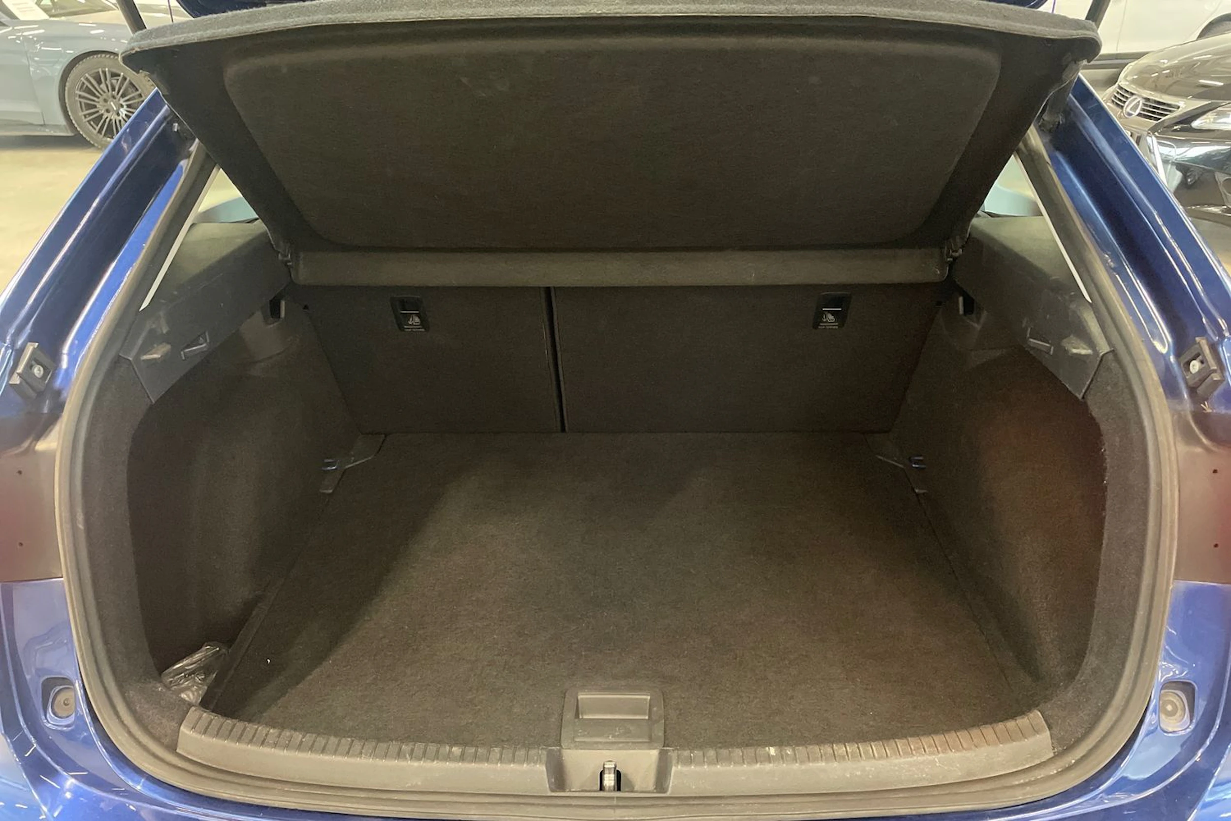 sininen Volkswagen Taigo 2022 kuva 24.