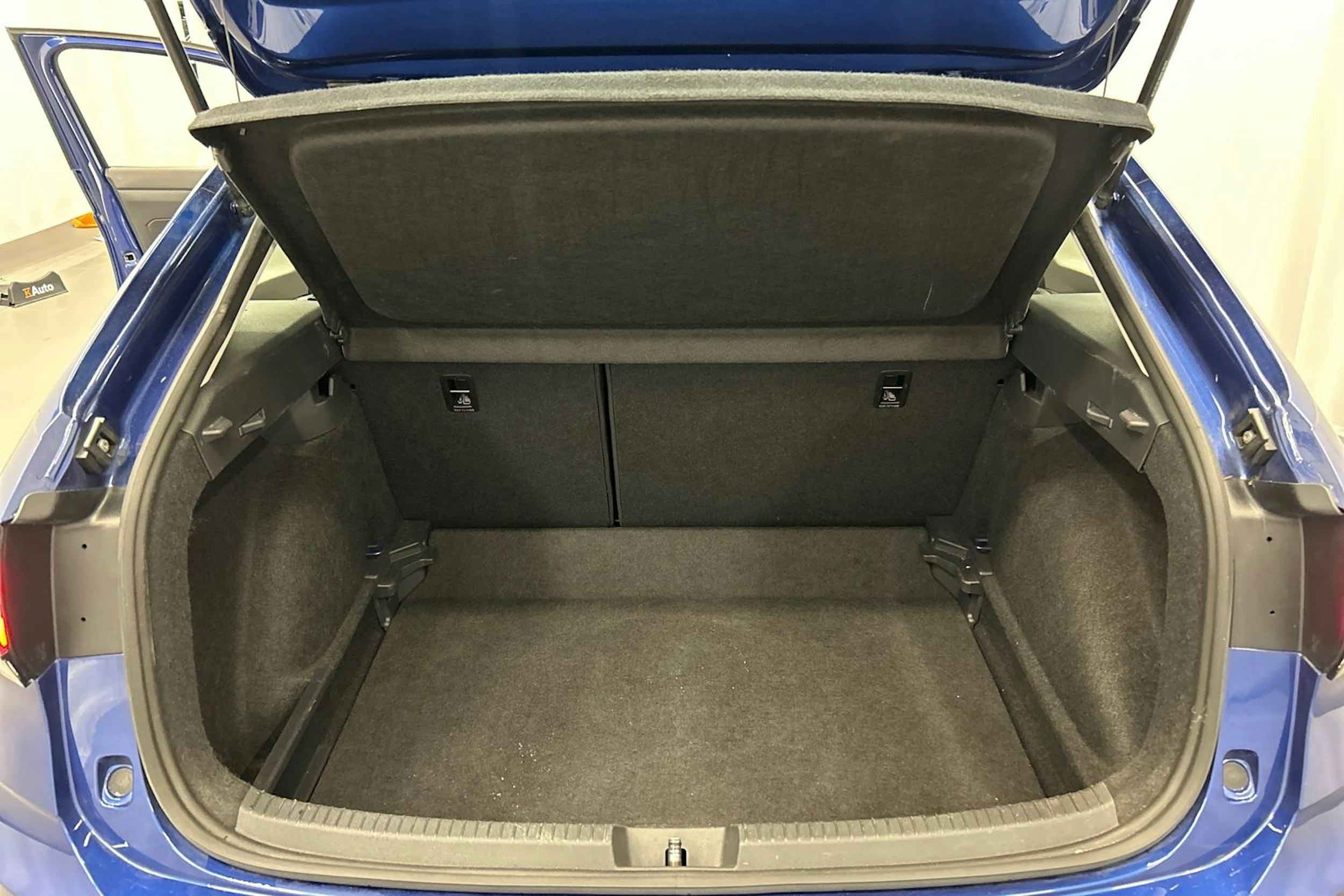 sininen Volkswagen Taigo 2022 kuva 14.
