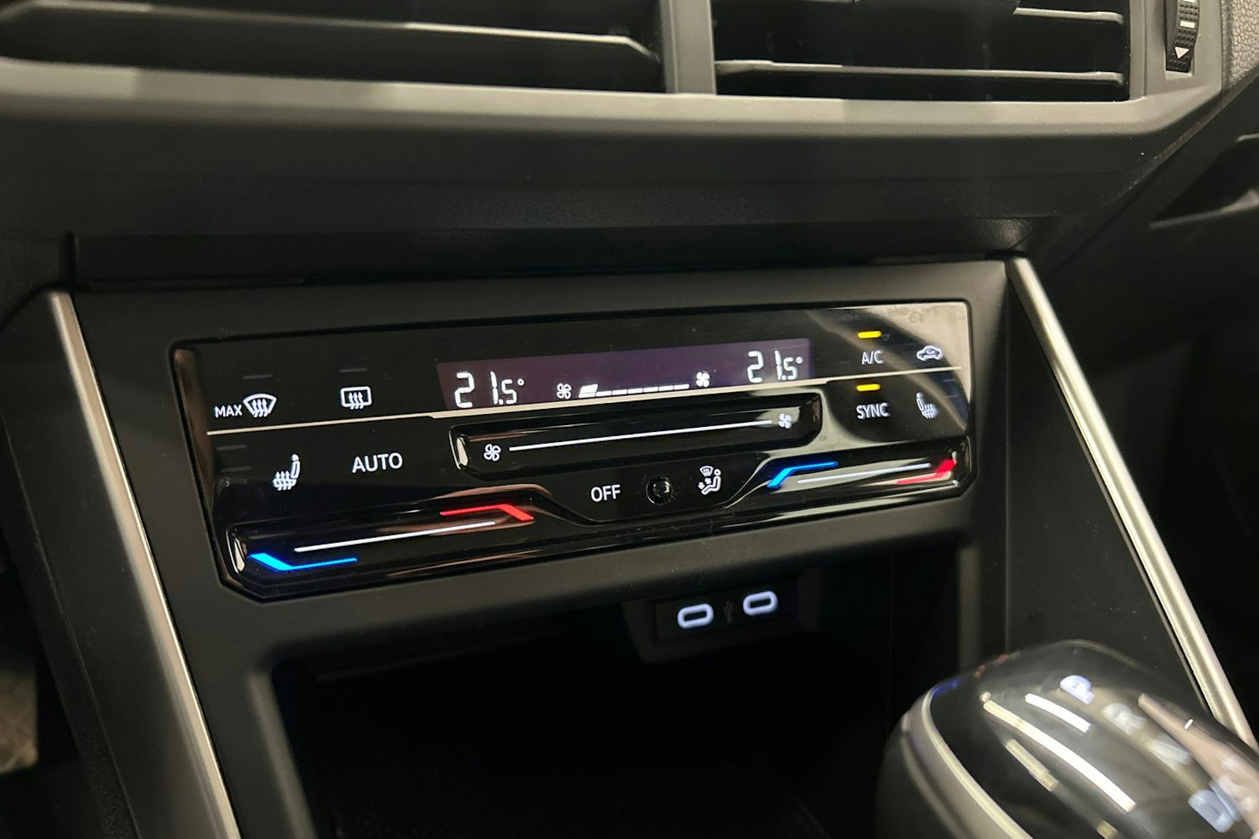 sininen Volkswagen Taigo 2022 kuva 24.