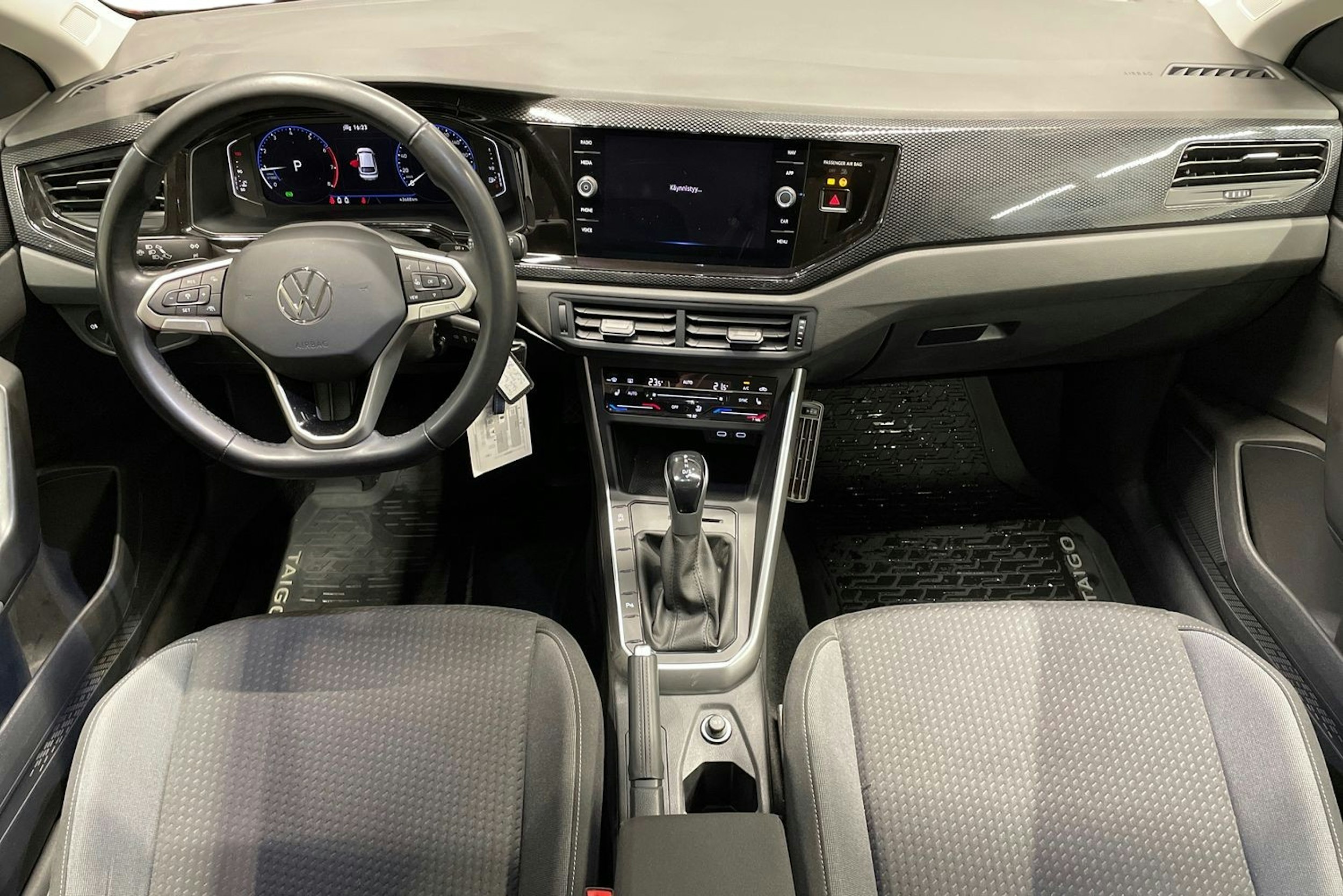 Punainen Volkswagen Taigo 2022 kuva 9.
