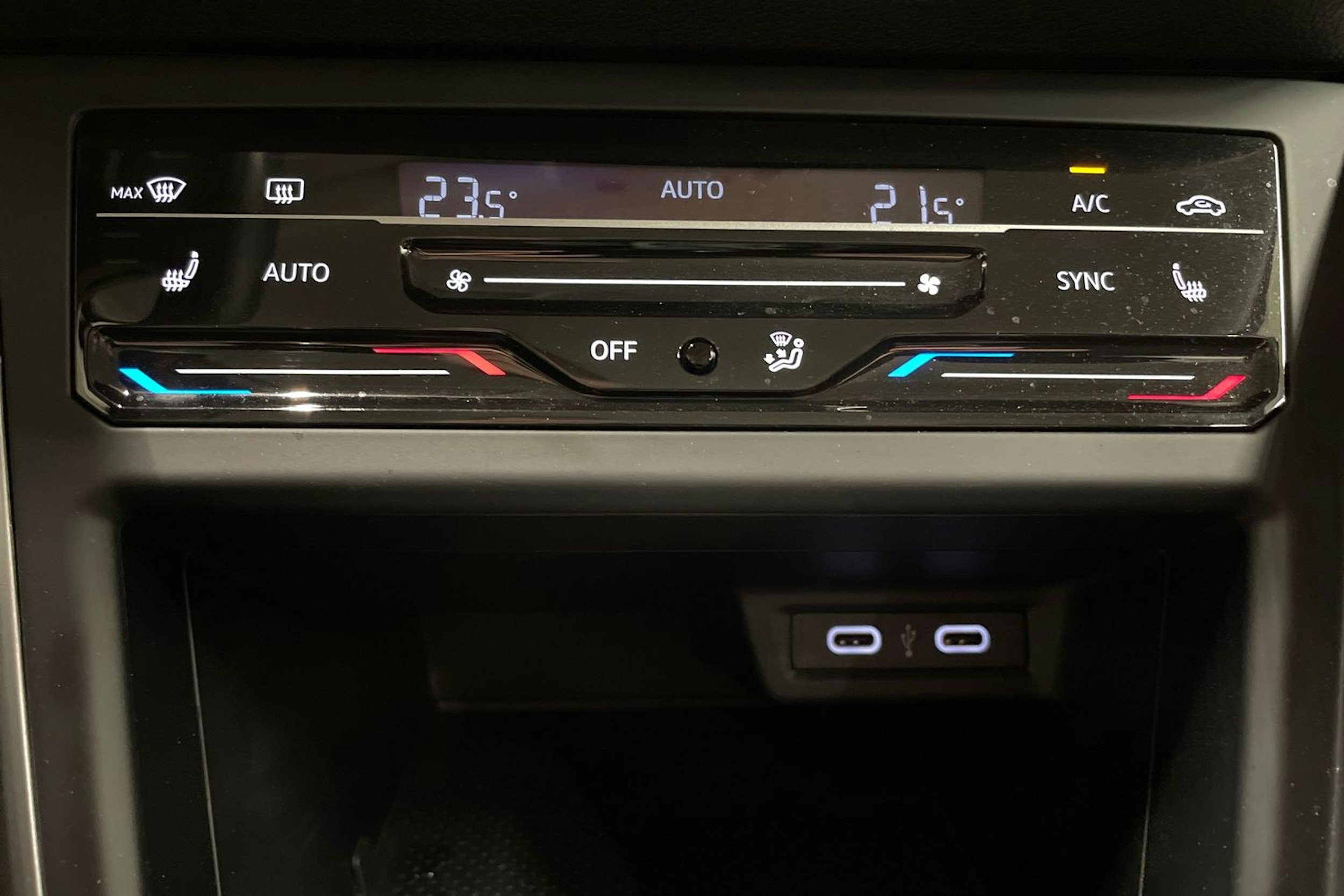 Punainen Volkswagen Taigo 2022 kuva 25.