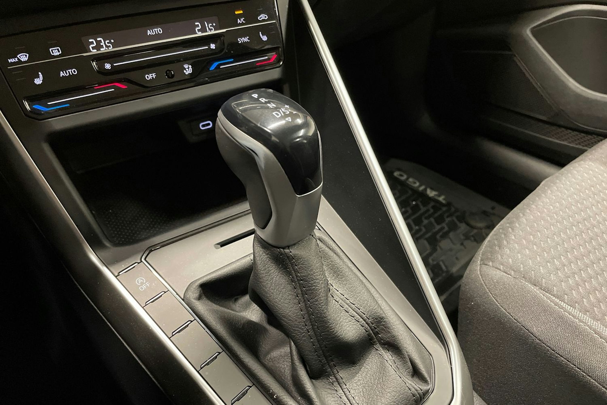 Punainen Volkswagen Taigo 2022 kuva 26.