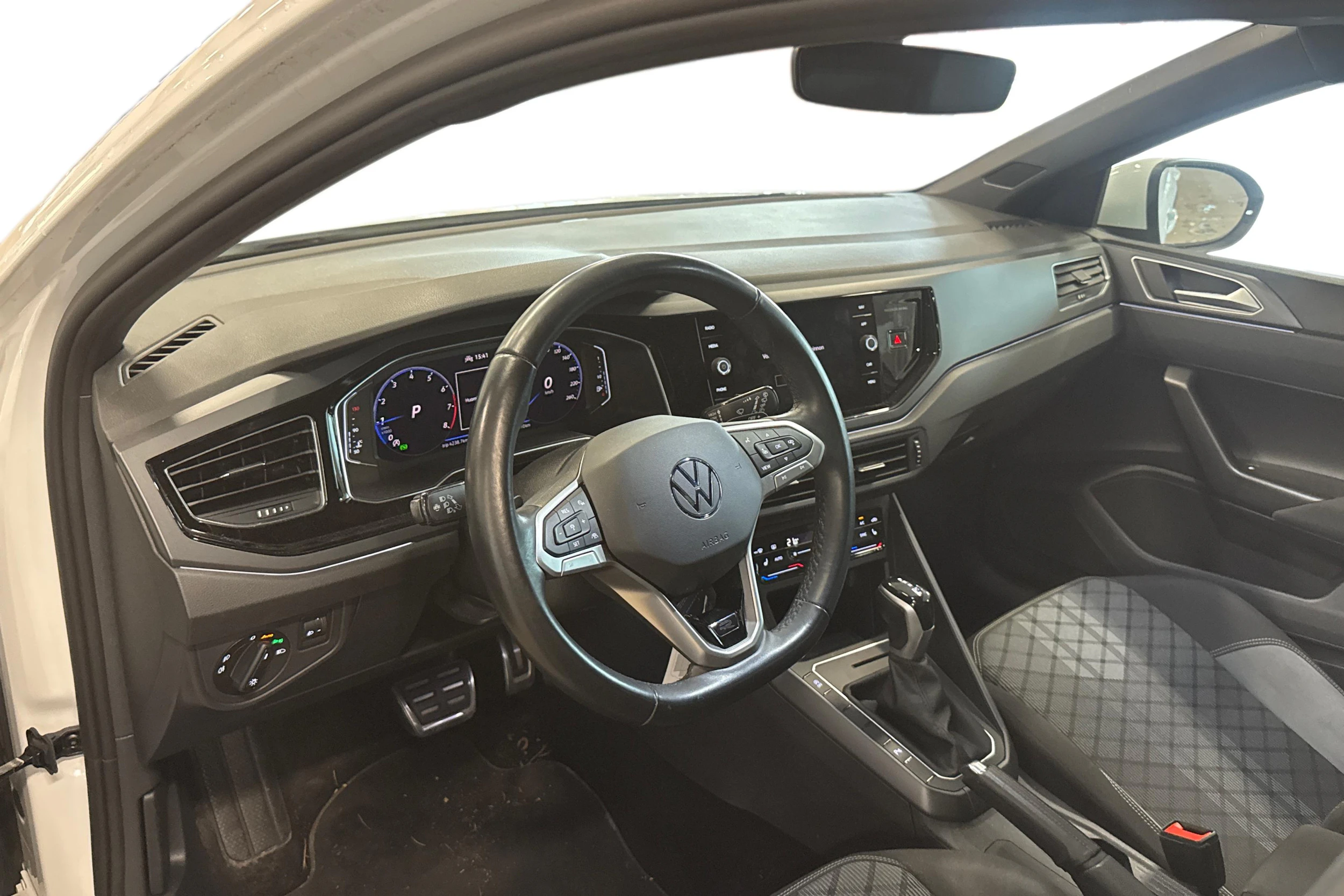 valkoinen Volkswagen Taigo 2022 kuva 3.