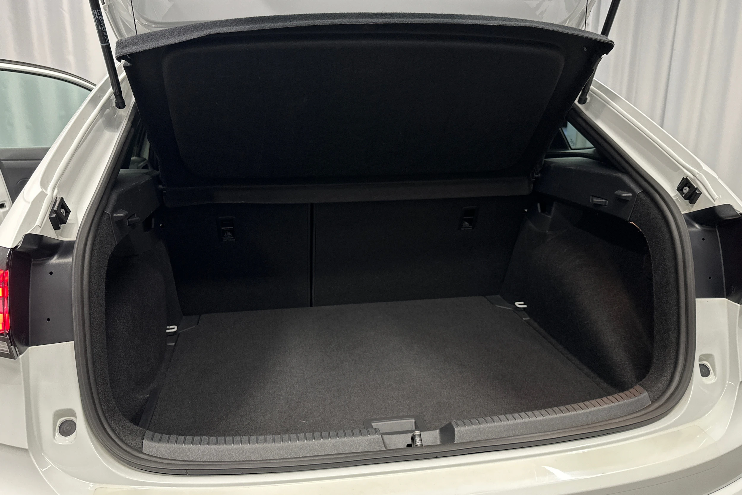 valkoinen Volkswagen Taigo 2022 kuva 26.