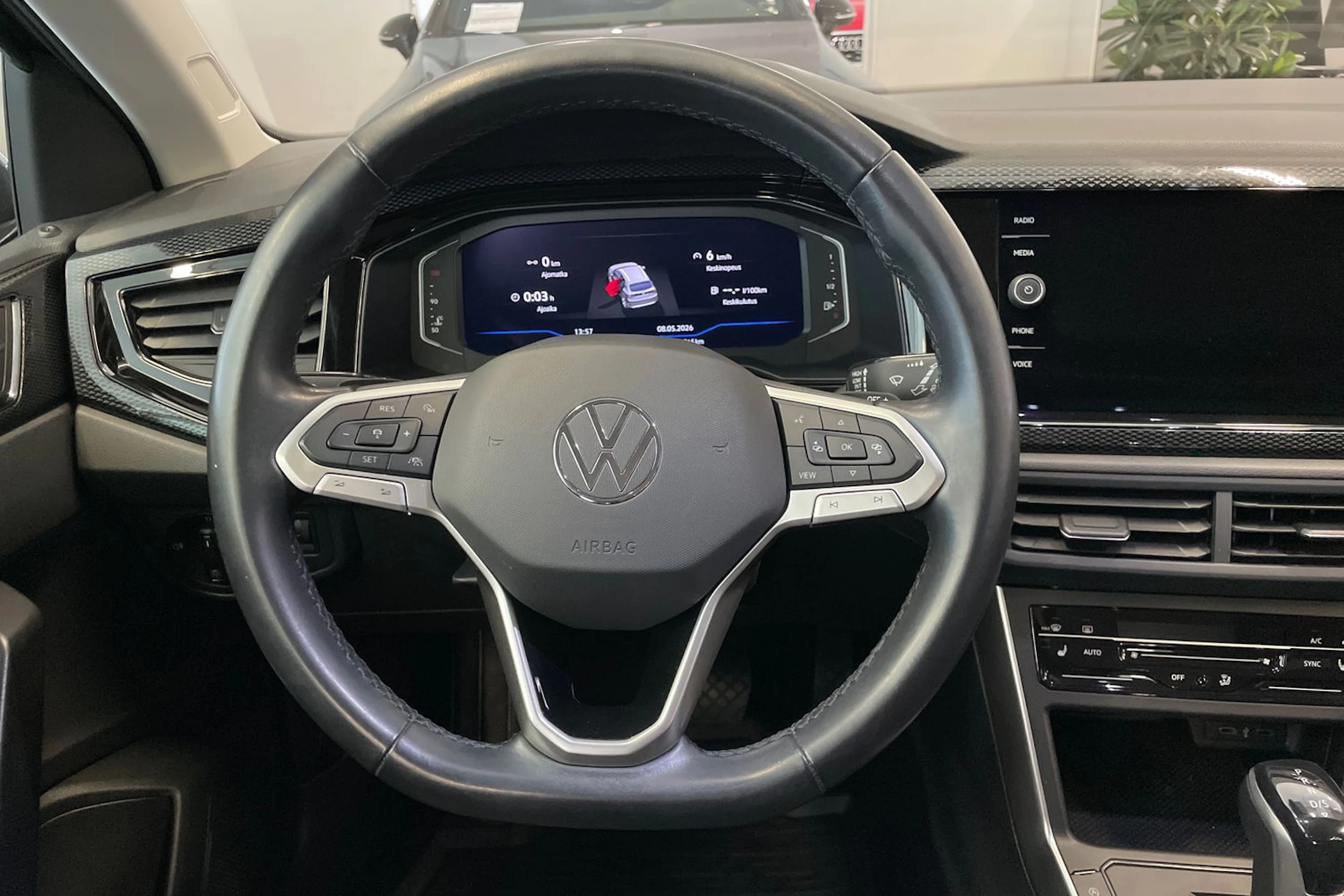 harmaa Volkswagen Taigo 2022 kuva 16.
