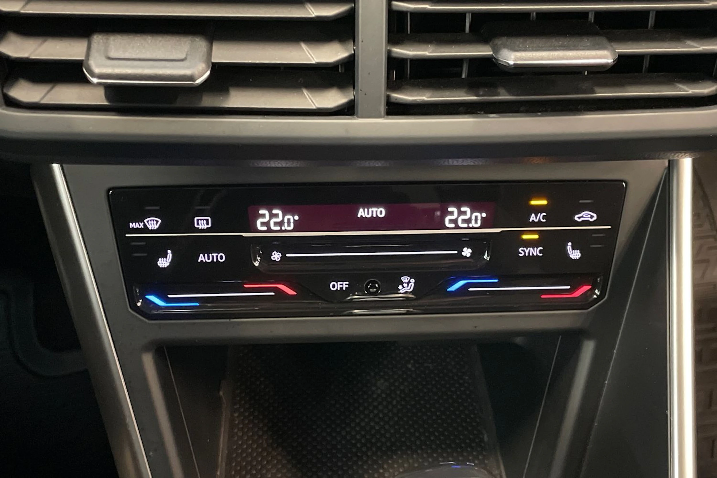 harmaa Volkswagen Taigo 2022 kuva 17.