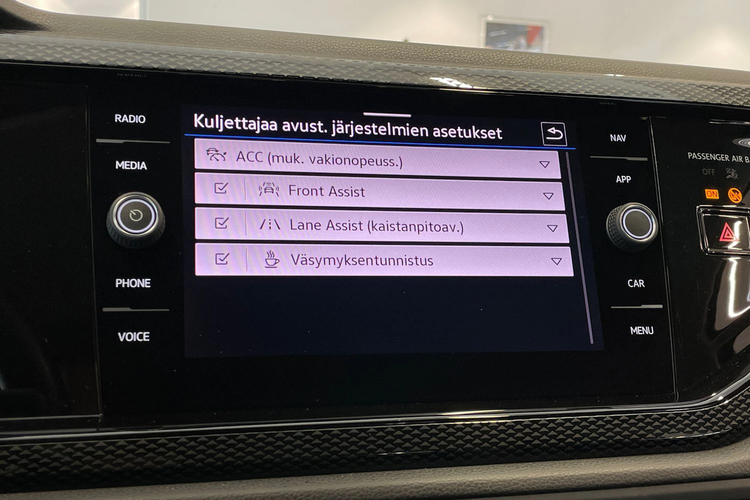 harmaa Volkswagen Taigo 2022 kuva 20.