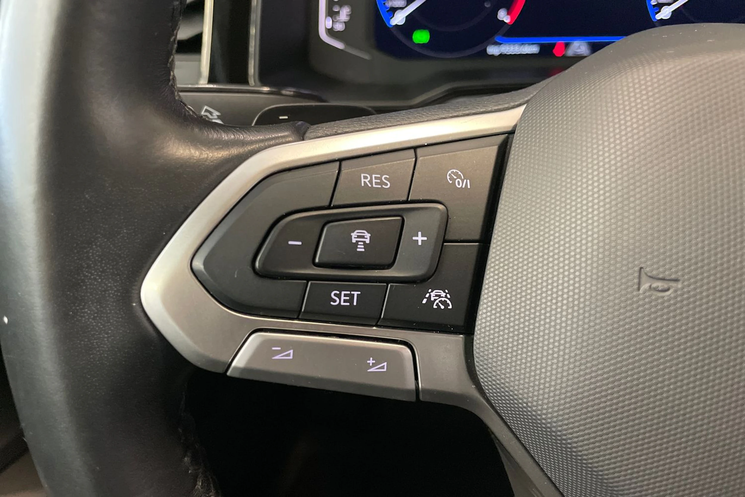 harmaa Volkswagen Taigo 2022 kuva 21.