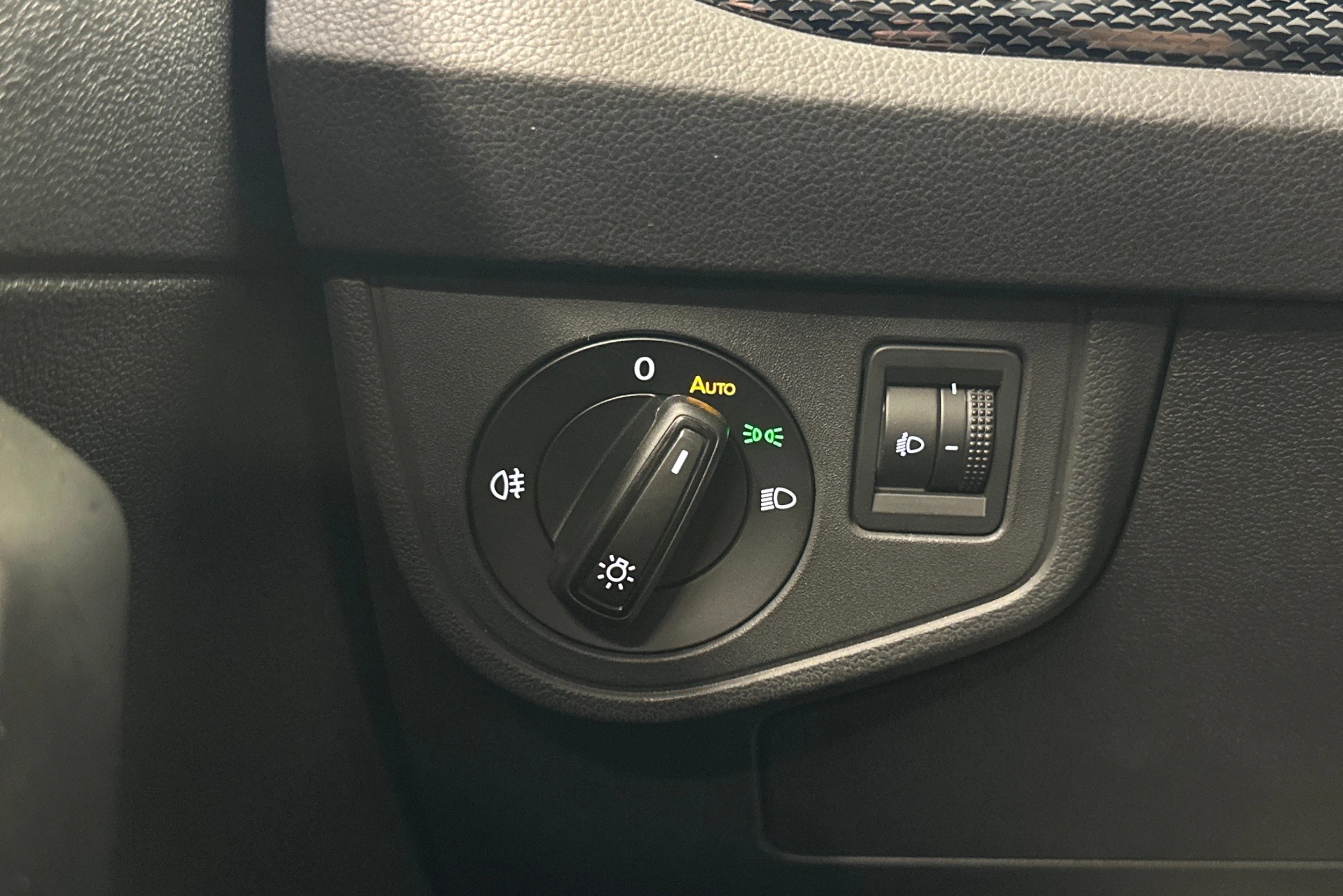 sininen Volkswagen Taigo 2022 kuva 18.