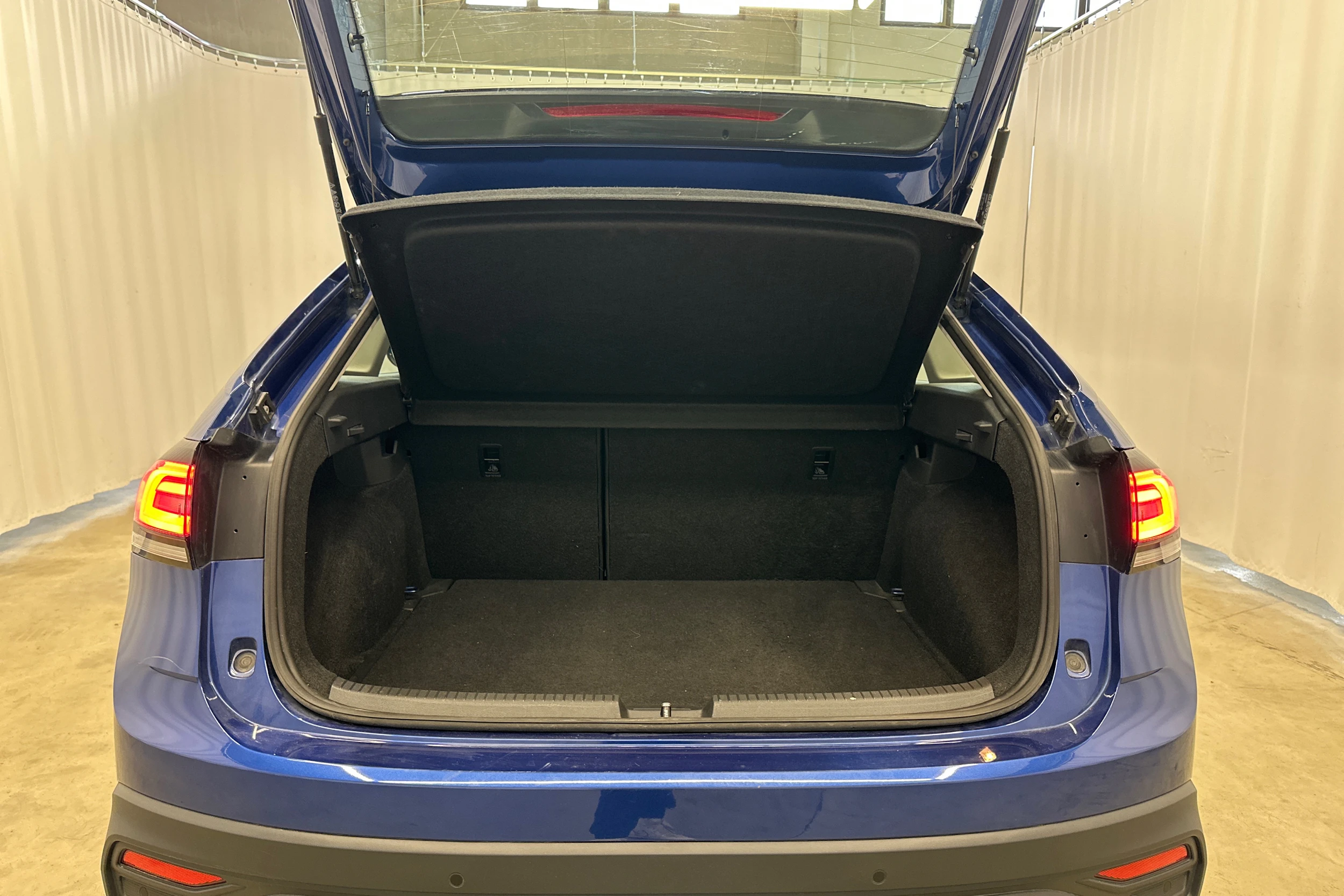 sininen Volkswagen Taigo 2022 kuva 20.
