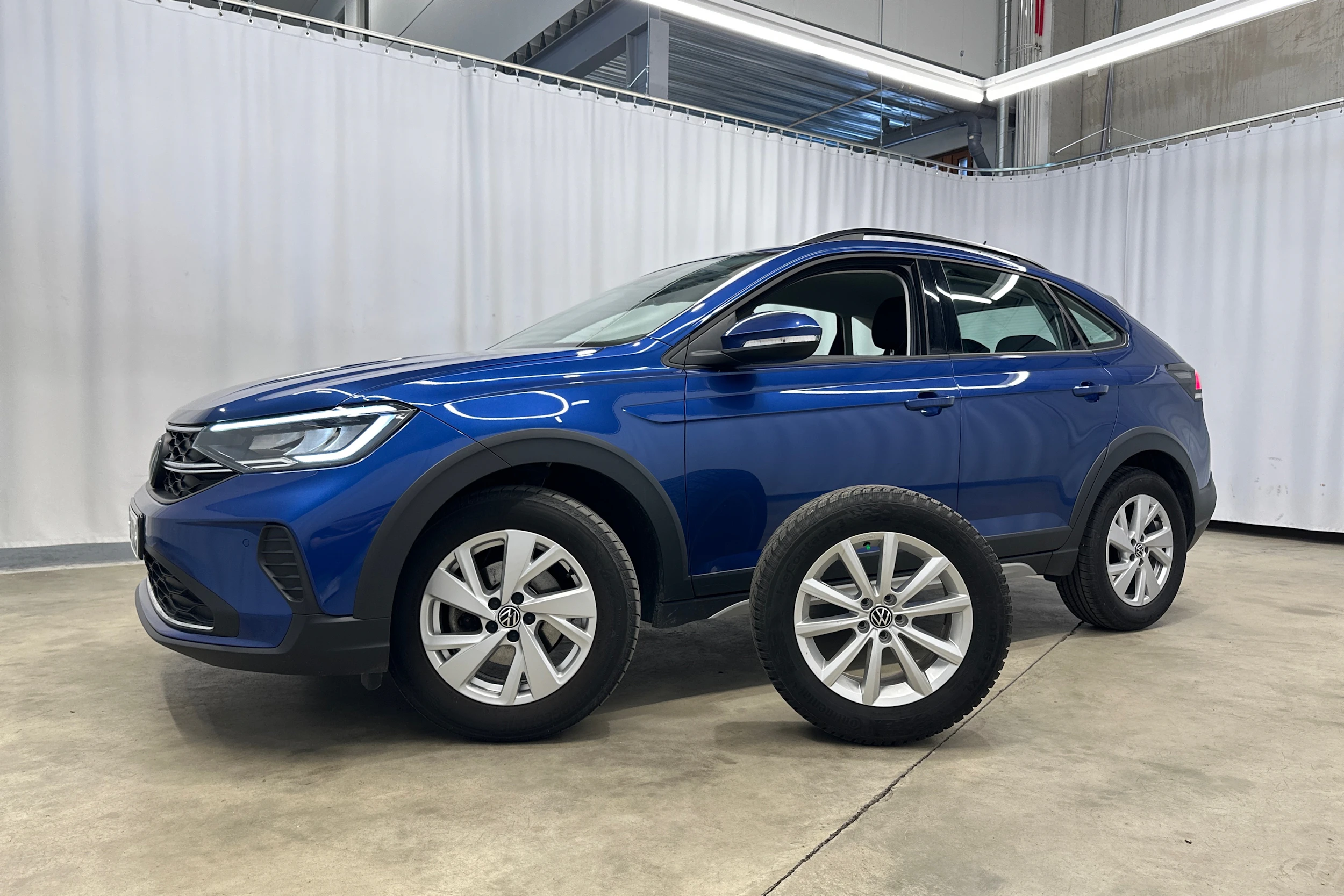 sininen Volkswagen Taigo 2022 kuva 21.