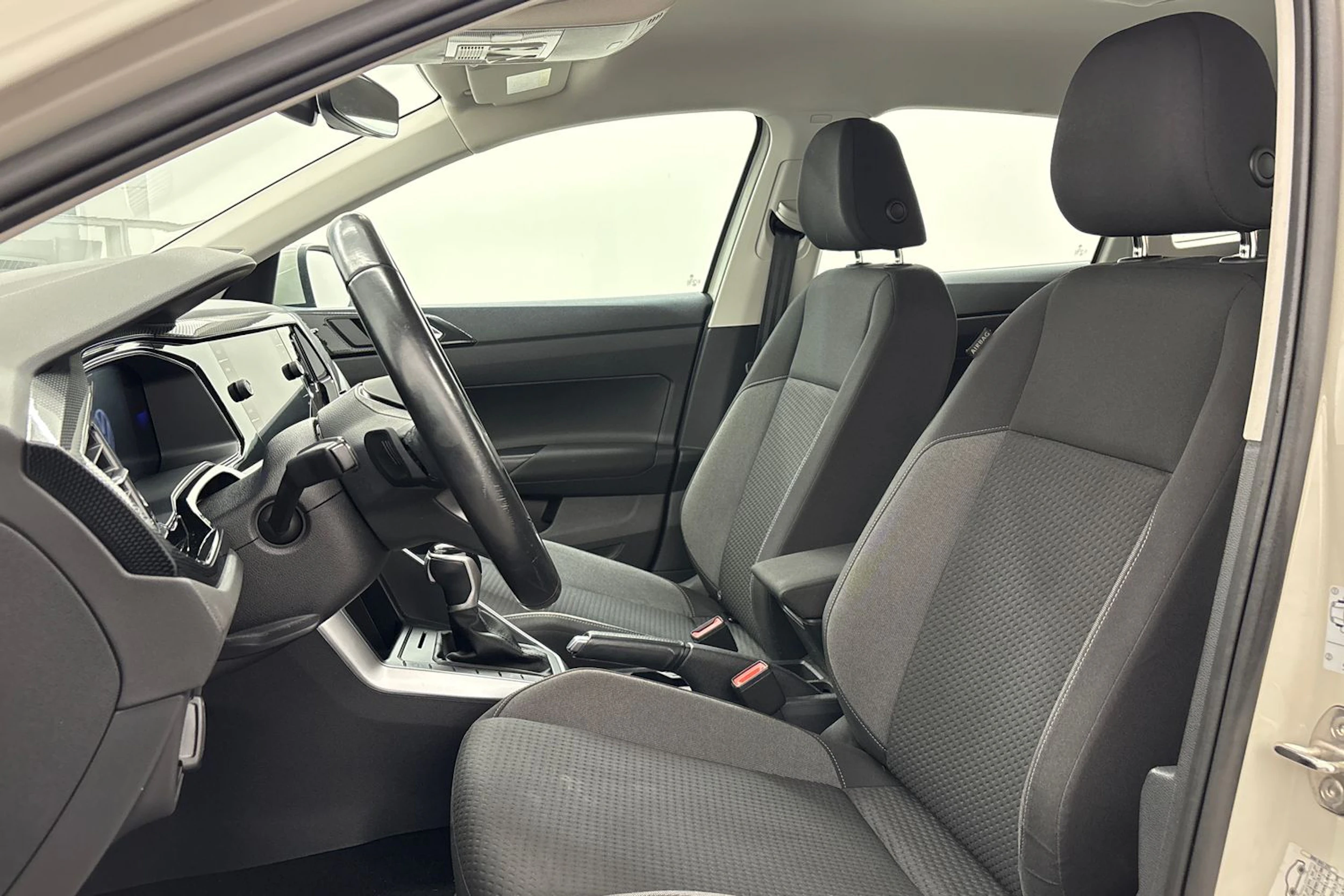 harmaa Volkswagen Taigo 2022 kuva 11.