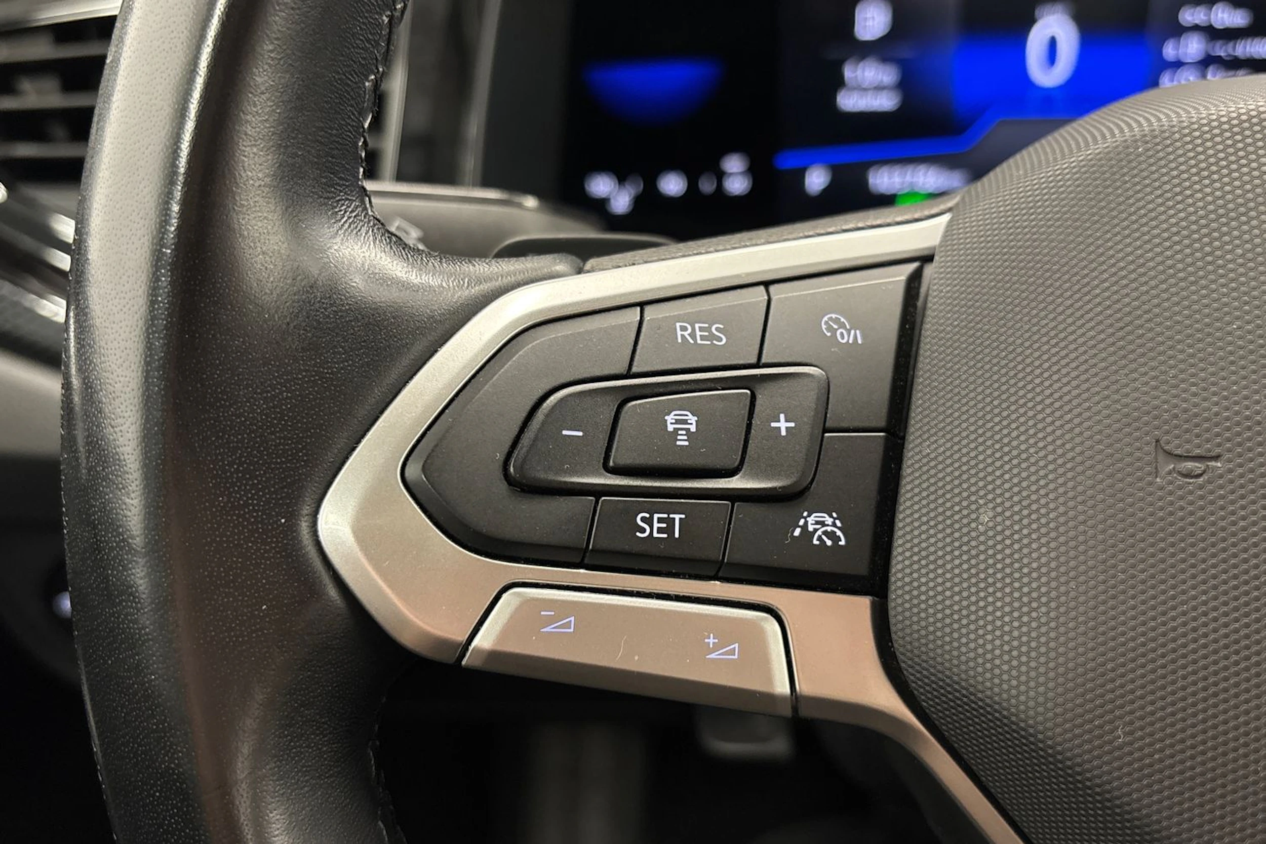 harmaa Volkswagen Taigo 2022 kuva 13.