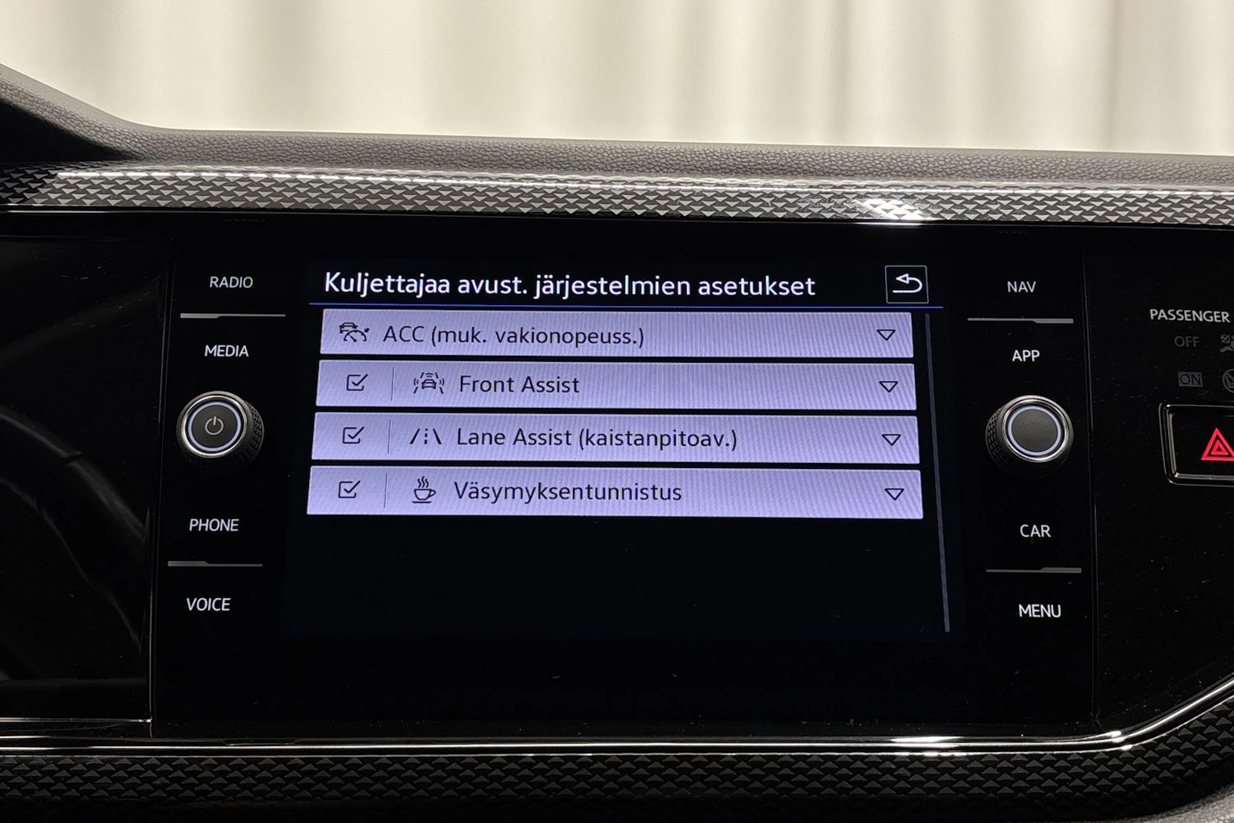 harmaa Volkswagen Taigo 2022 kuva 18.