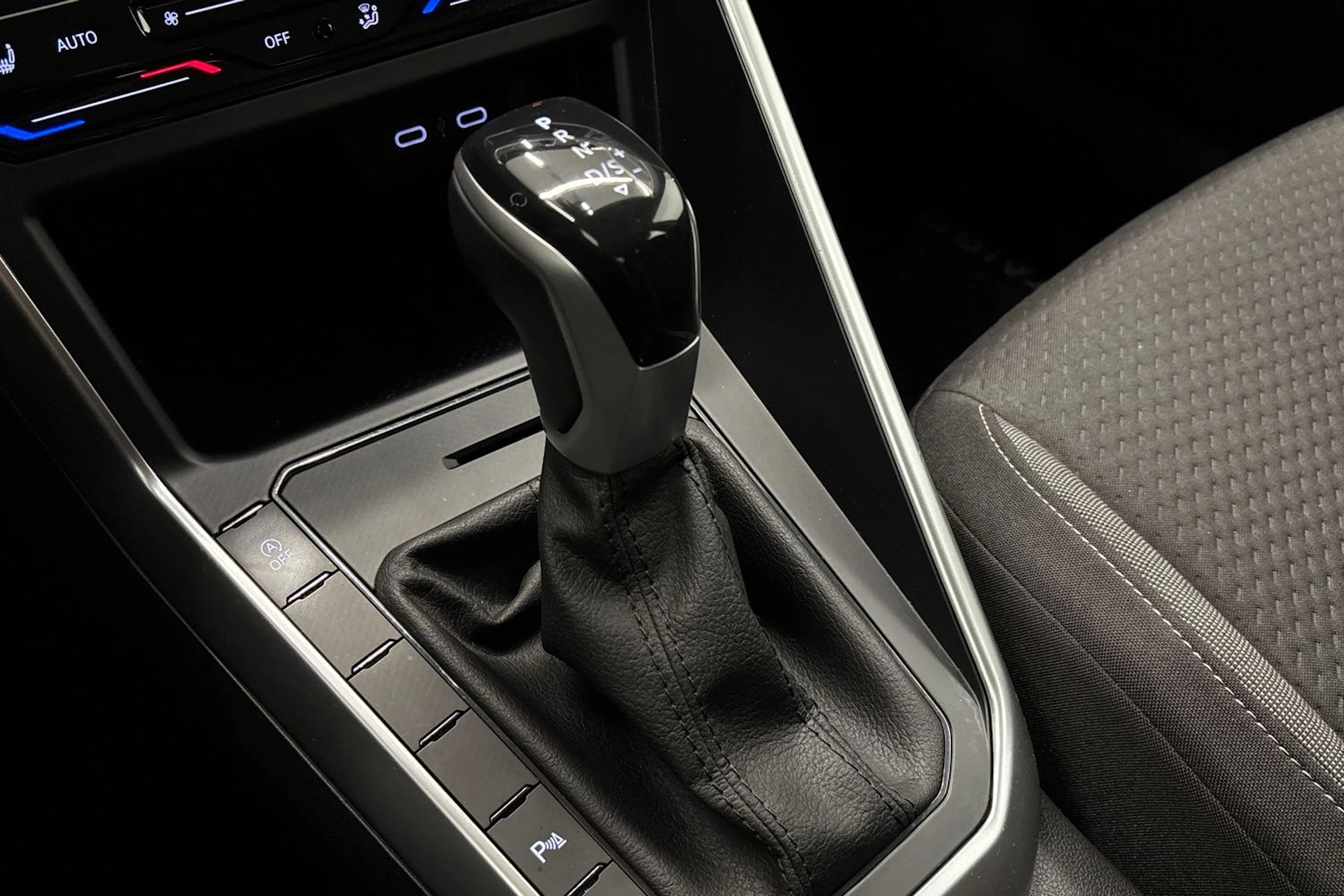 harmaa Volkswagen Taigo 2022 kuva 19.