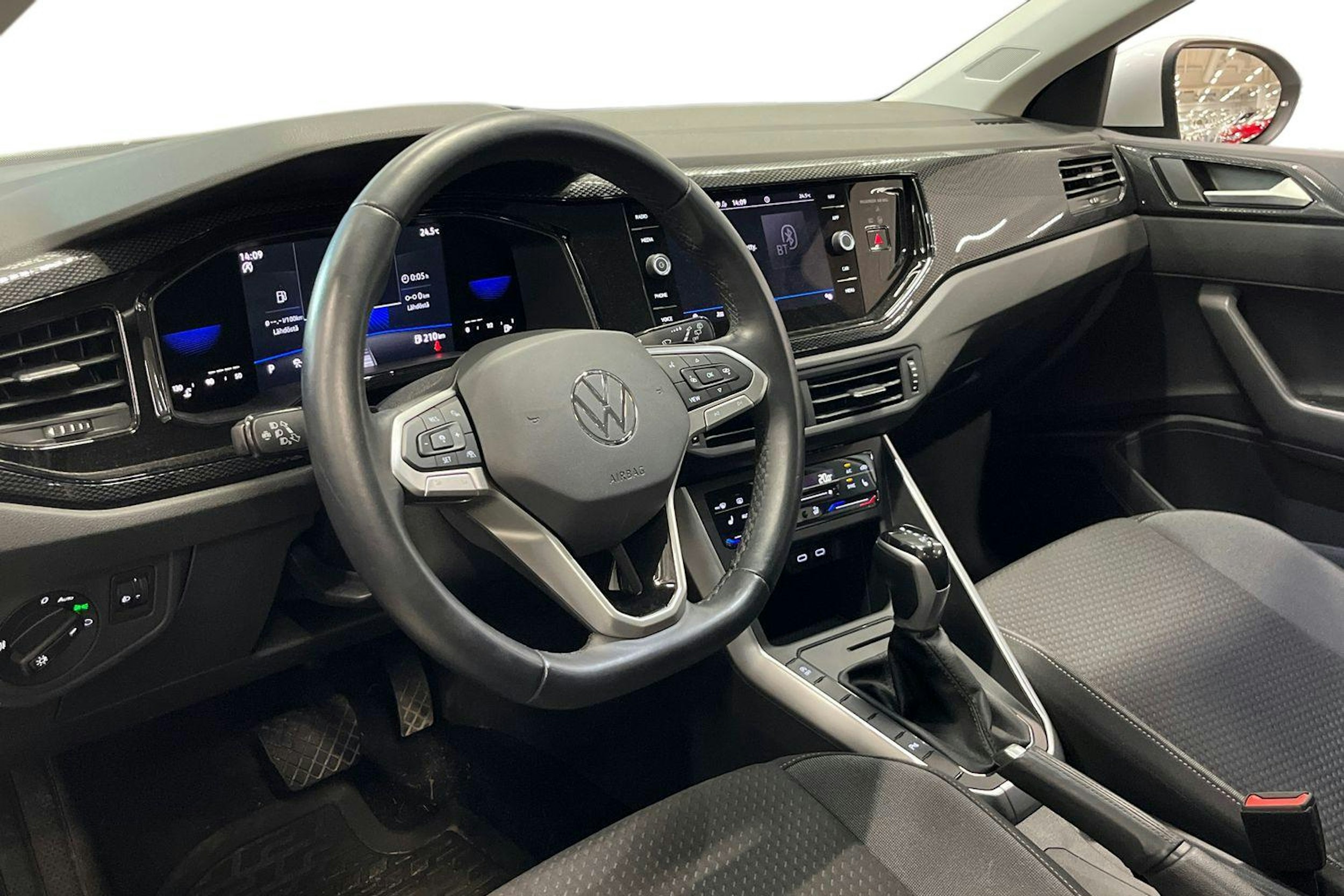 Valkoinen Volkswagen Taigo 2022 kuva 3.