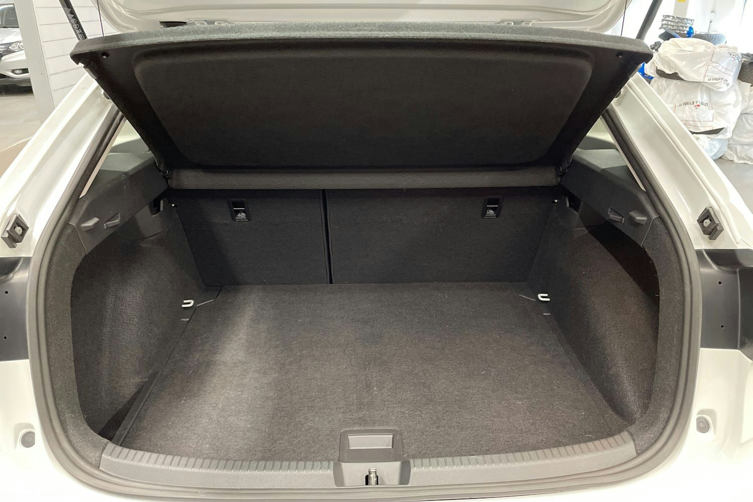 Valkoinen Volkswagen Taigo 2022 kuva 15.