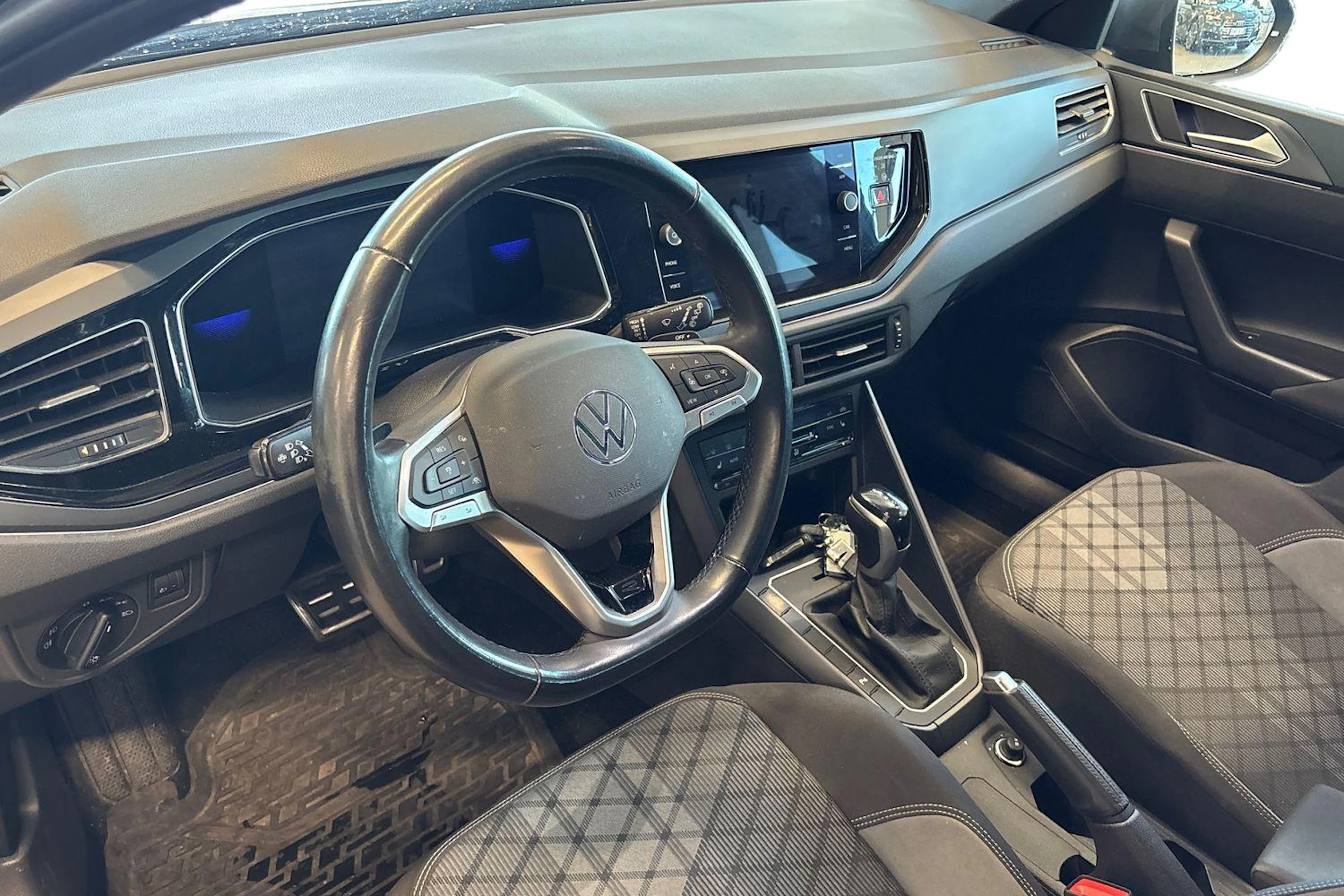 harmaa Volkswagen Taigo 2022 kuva 3.