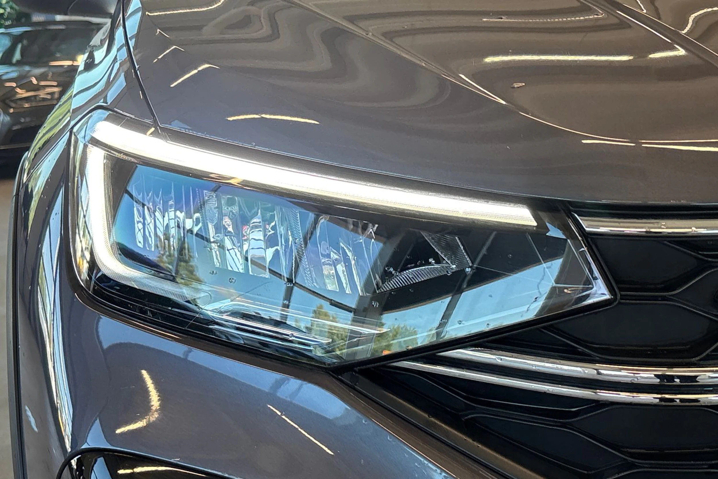 harmaa Volkswagen Taigo 2022 kuva 6.