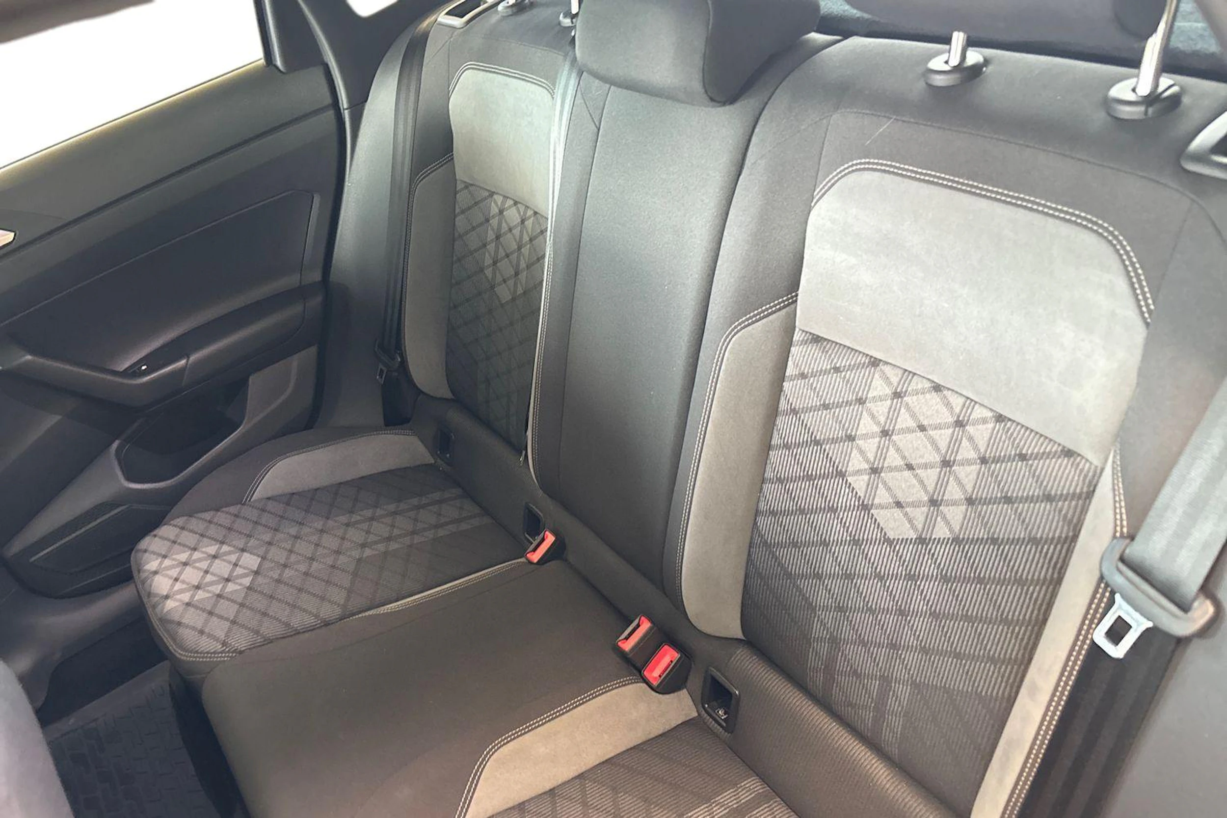 harmaa Volkswagen Taigo 2022 kuva 8.