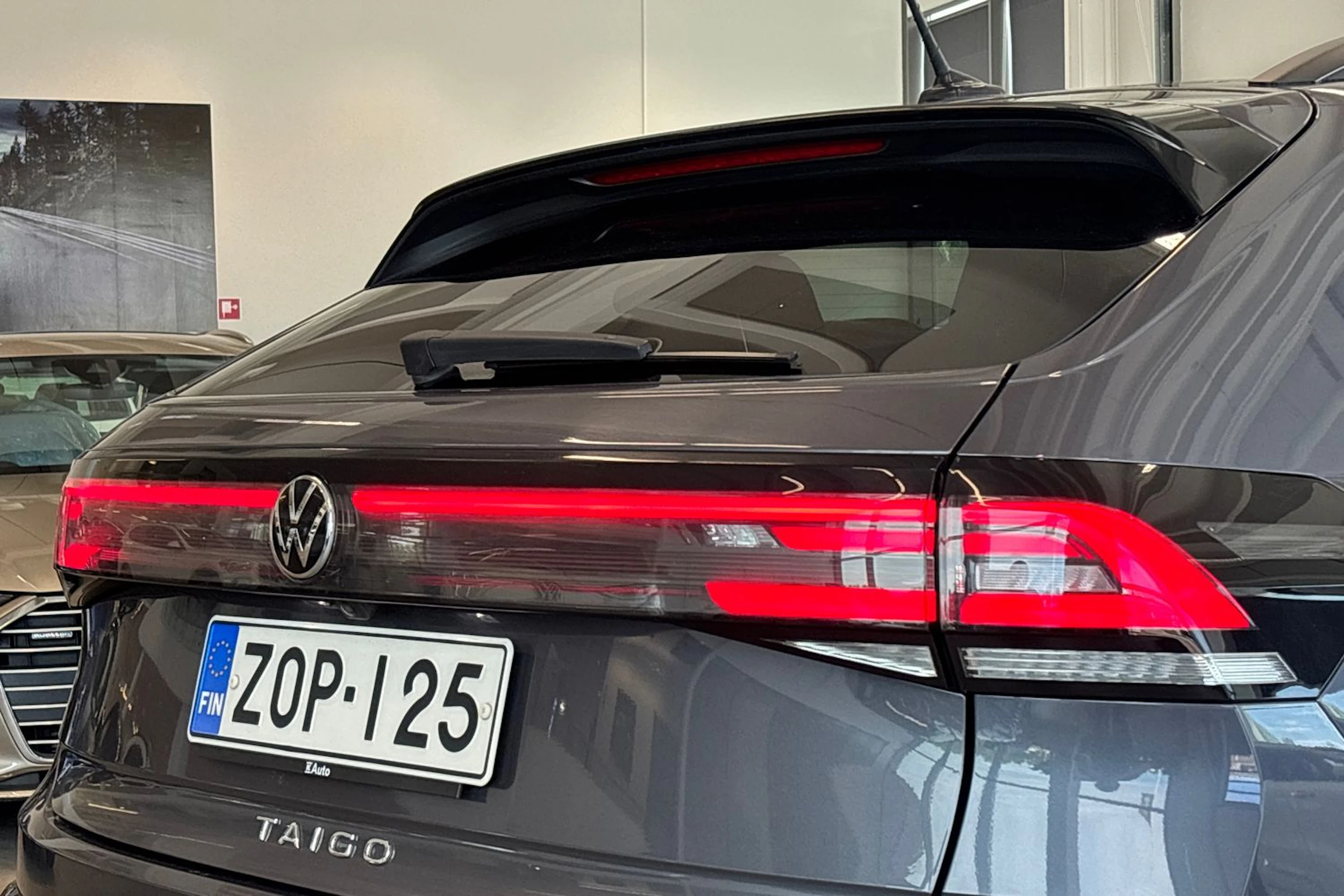 harmaa Volkswagen Taigo 2022 kuva 12.