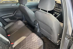 harmaa Volkswagen Taigo 2022 kuva 21.