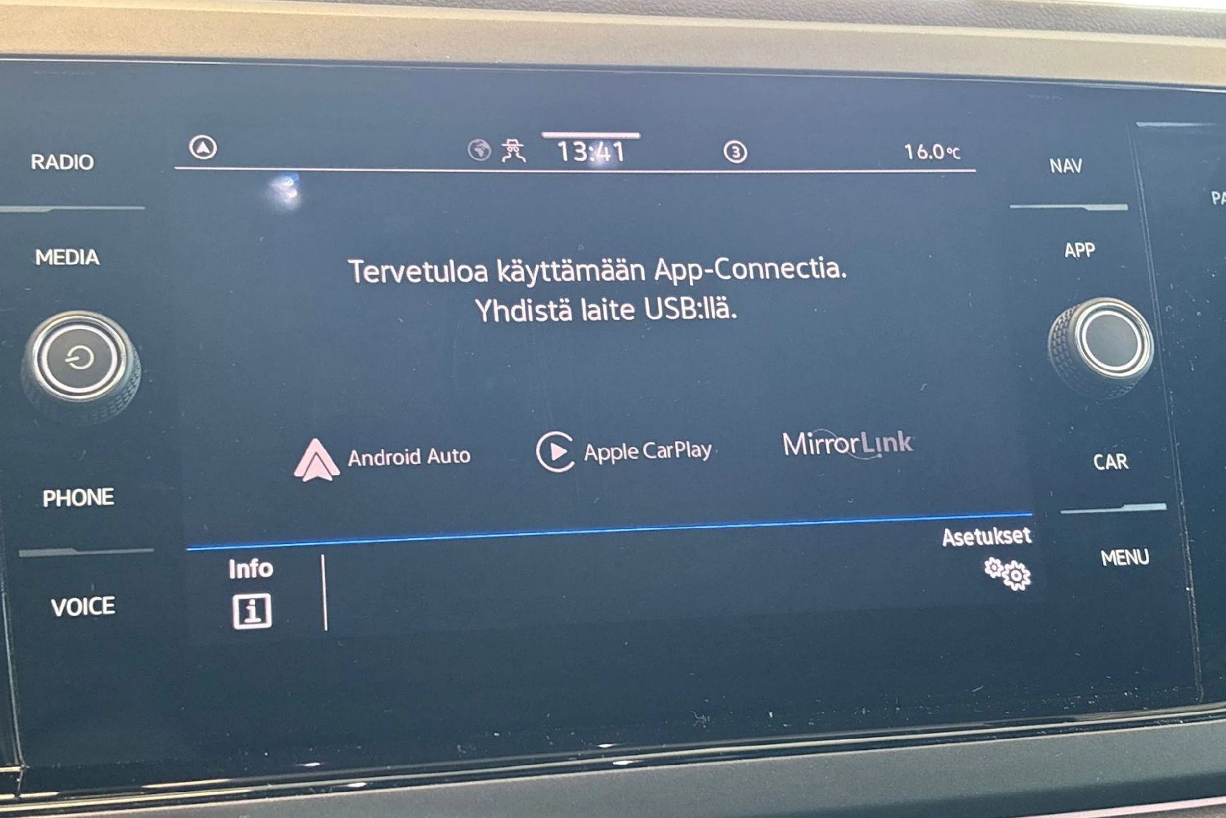 harmaa Volkswagen Taigo 2022 kuva 30.