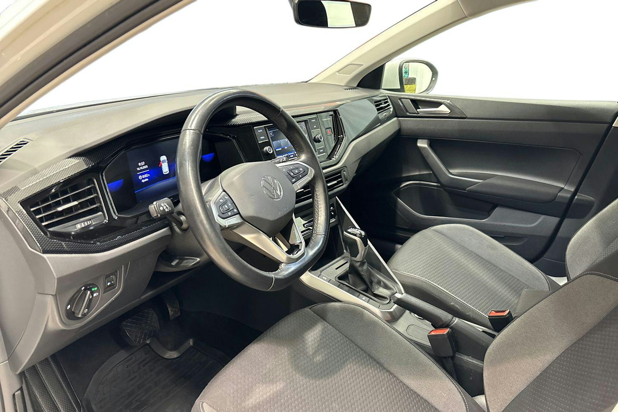 Valkoinen Volkswagen Taigo 2023 kuva 7.