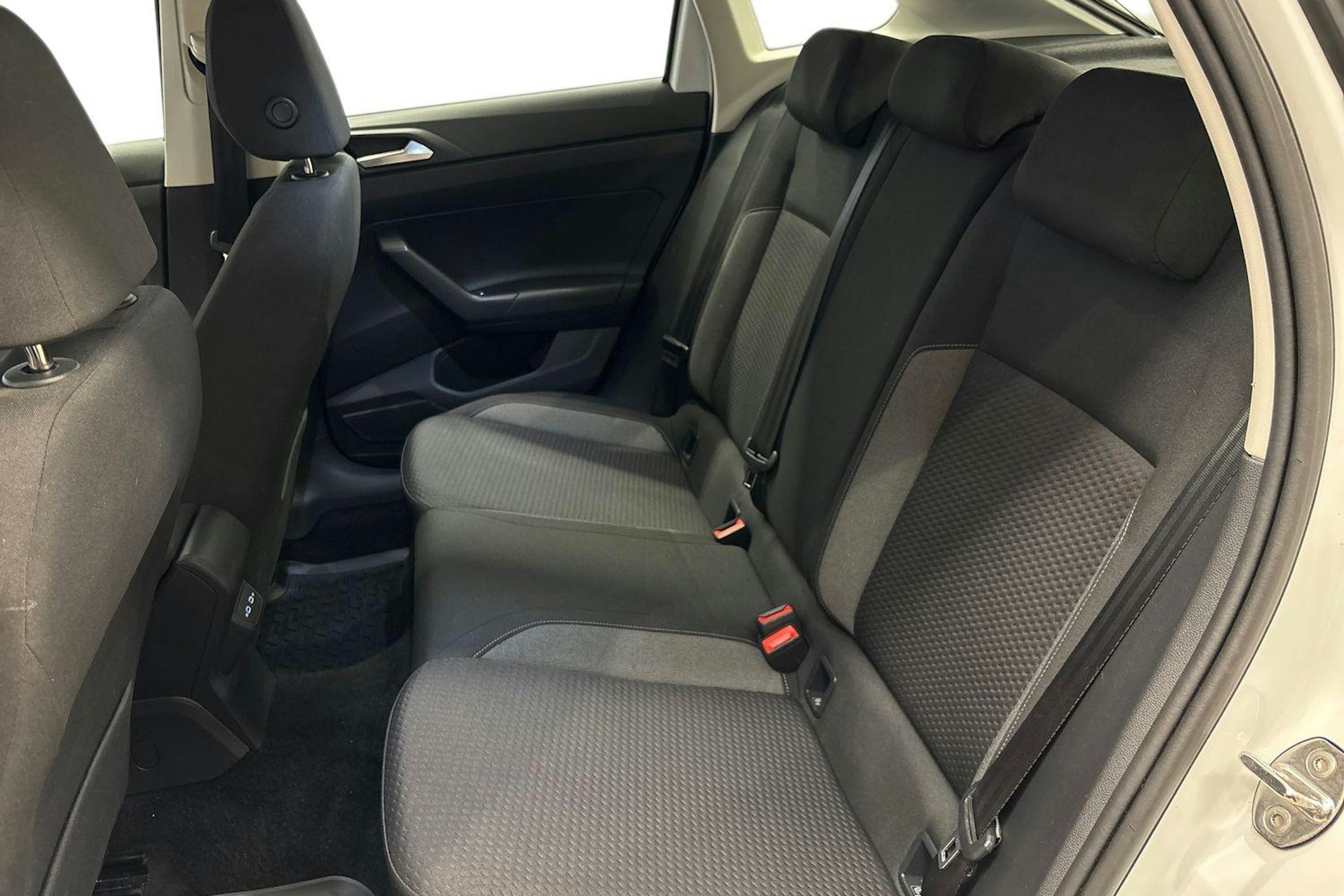 Valkoinen Volkswagen Taigo 2023 kuva 10.