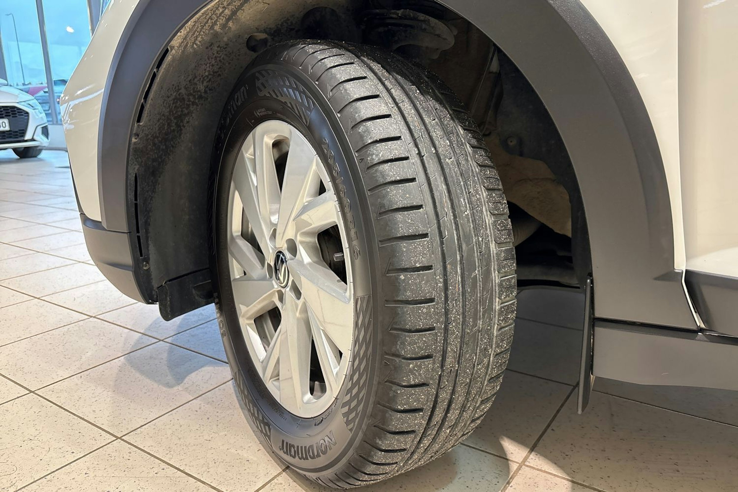 Valkoinen Volkswagen Taigo 2023 kuva 13.