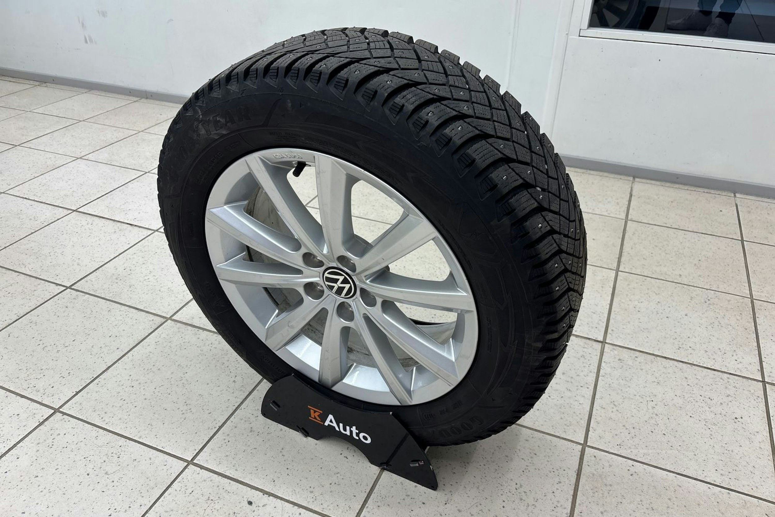 Valkoinen Volkswagen Taigo 2023 kuva 14.