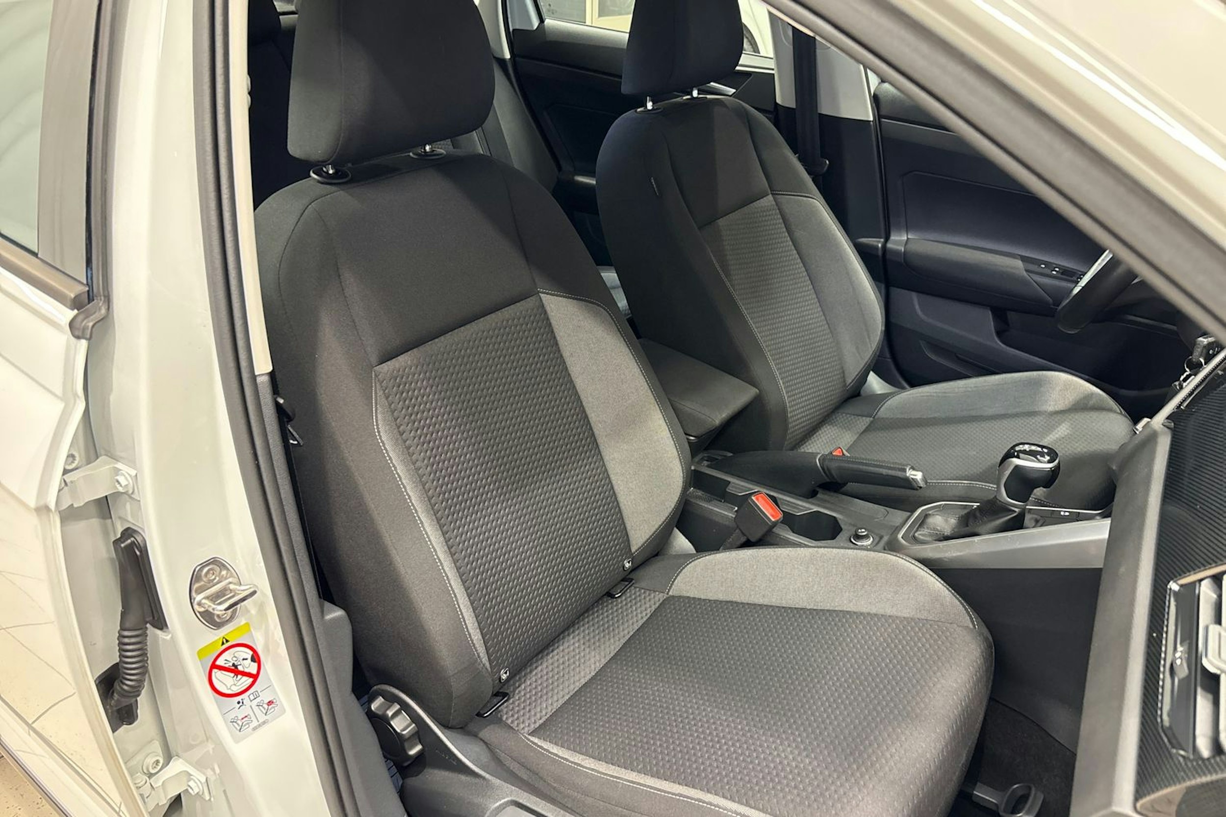 Valkoinen Volkswagen Taigo 2023 kuva 17.