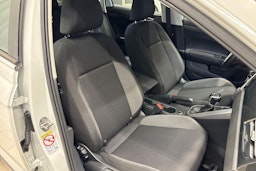 Valkoinen Volkswagen Taigo 2023 kuva 17.