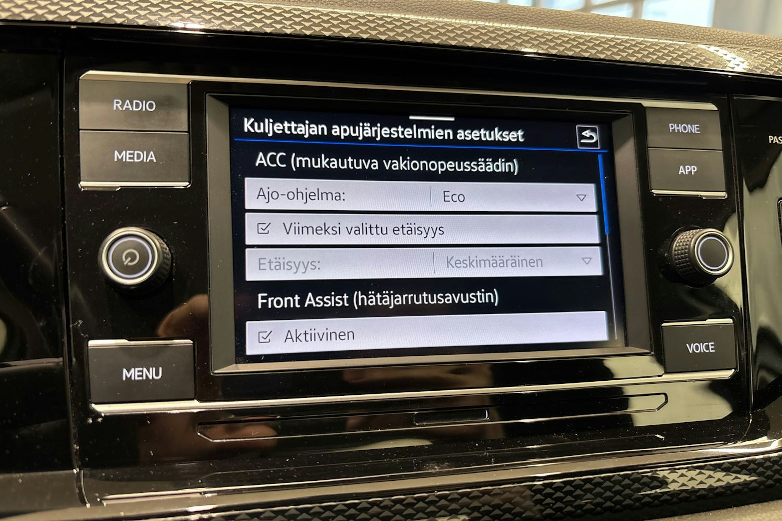 Valkoinen Volkswagen Taigo 2023 kuva 24.