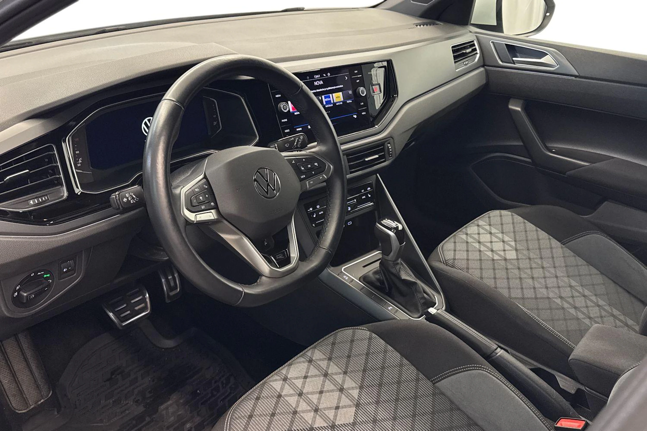 Valkoinen Volkswagen Taigo 2022 kuva 6.