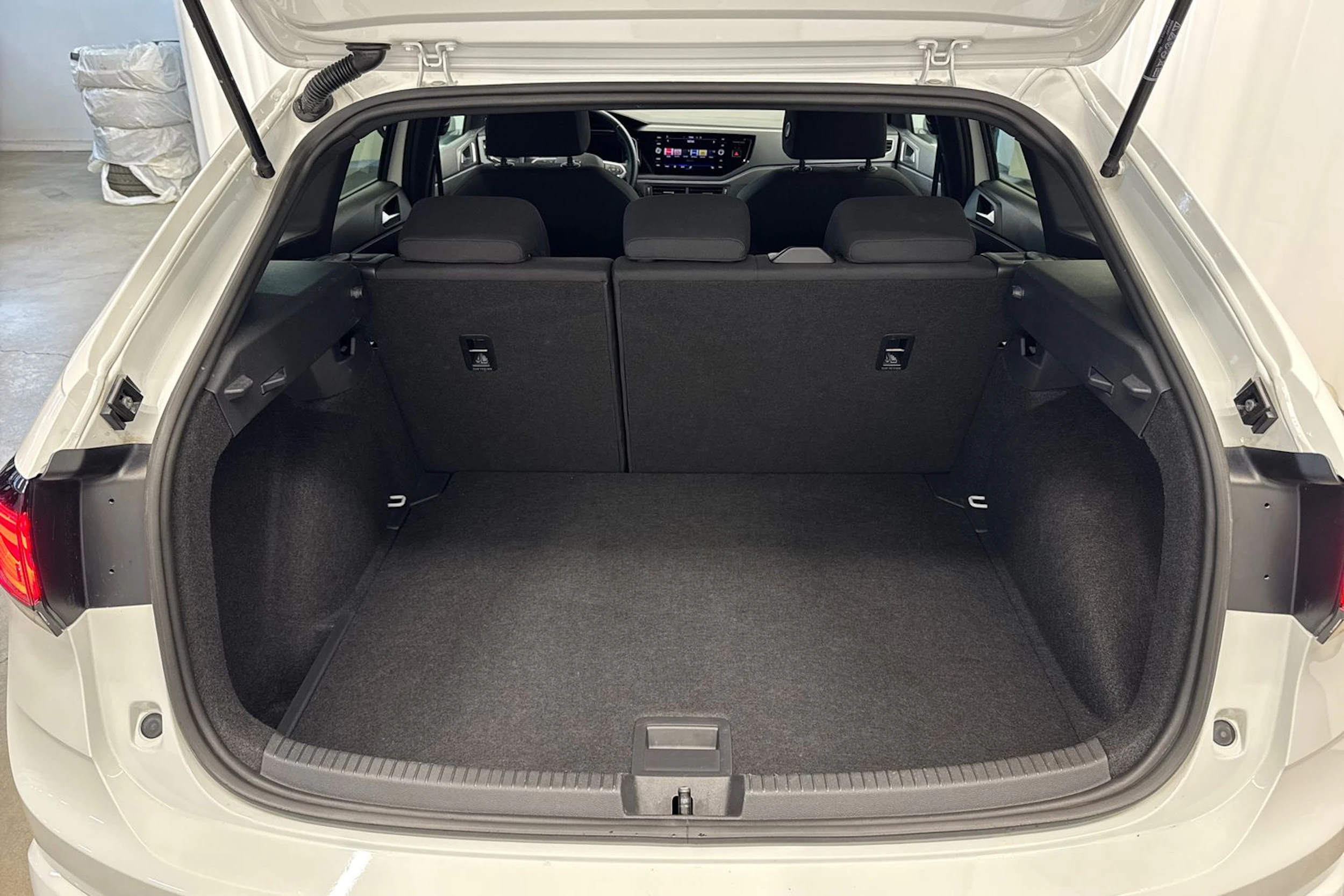 Valkoinen Volkswagen Taigo 2022 kuva 13.