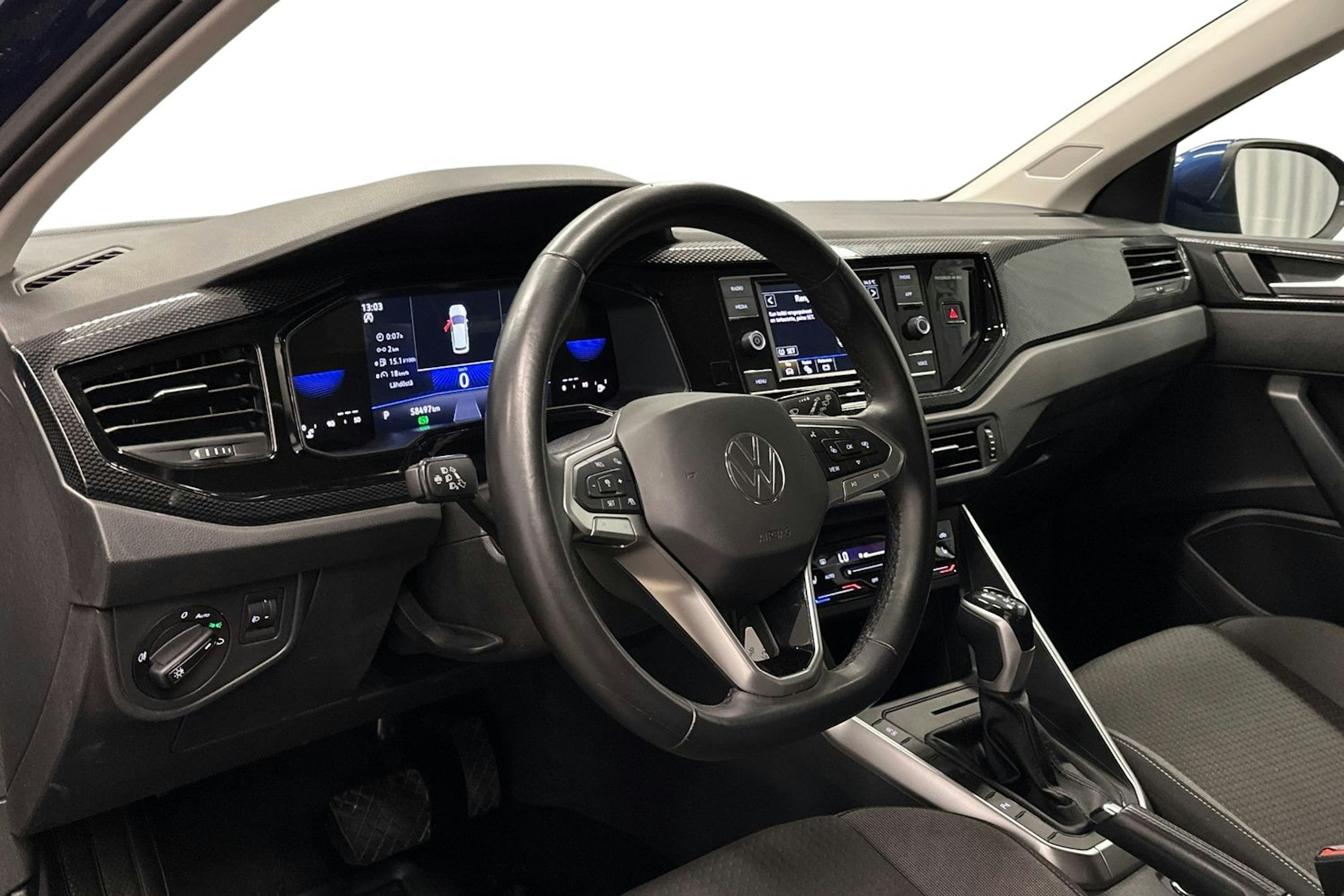 sininen Volkswagen Taigo 2023 kuva 6.