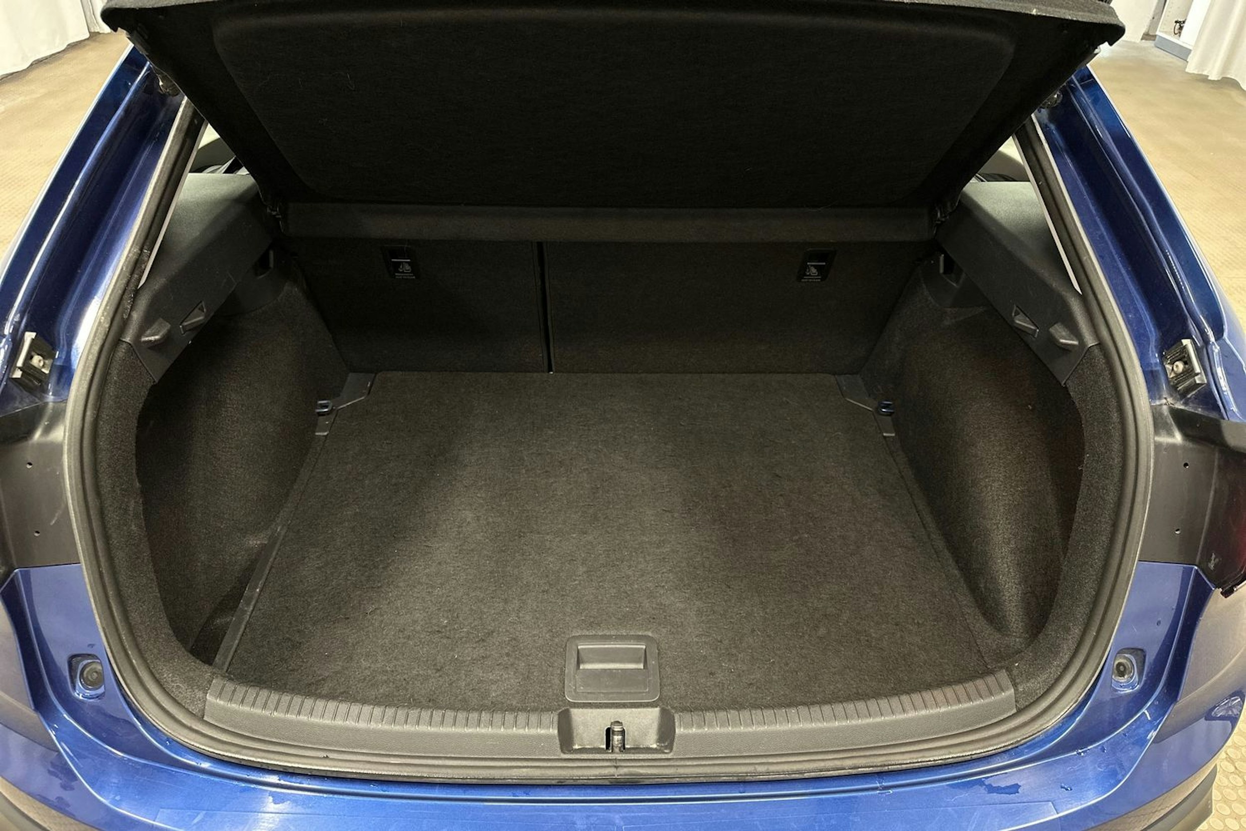 sininen Volkswagen Taigo 2023 kuva 13.