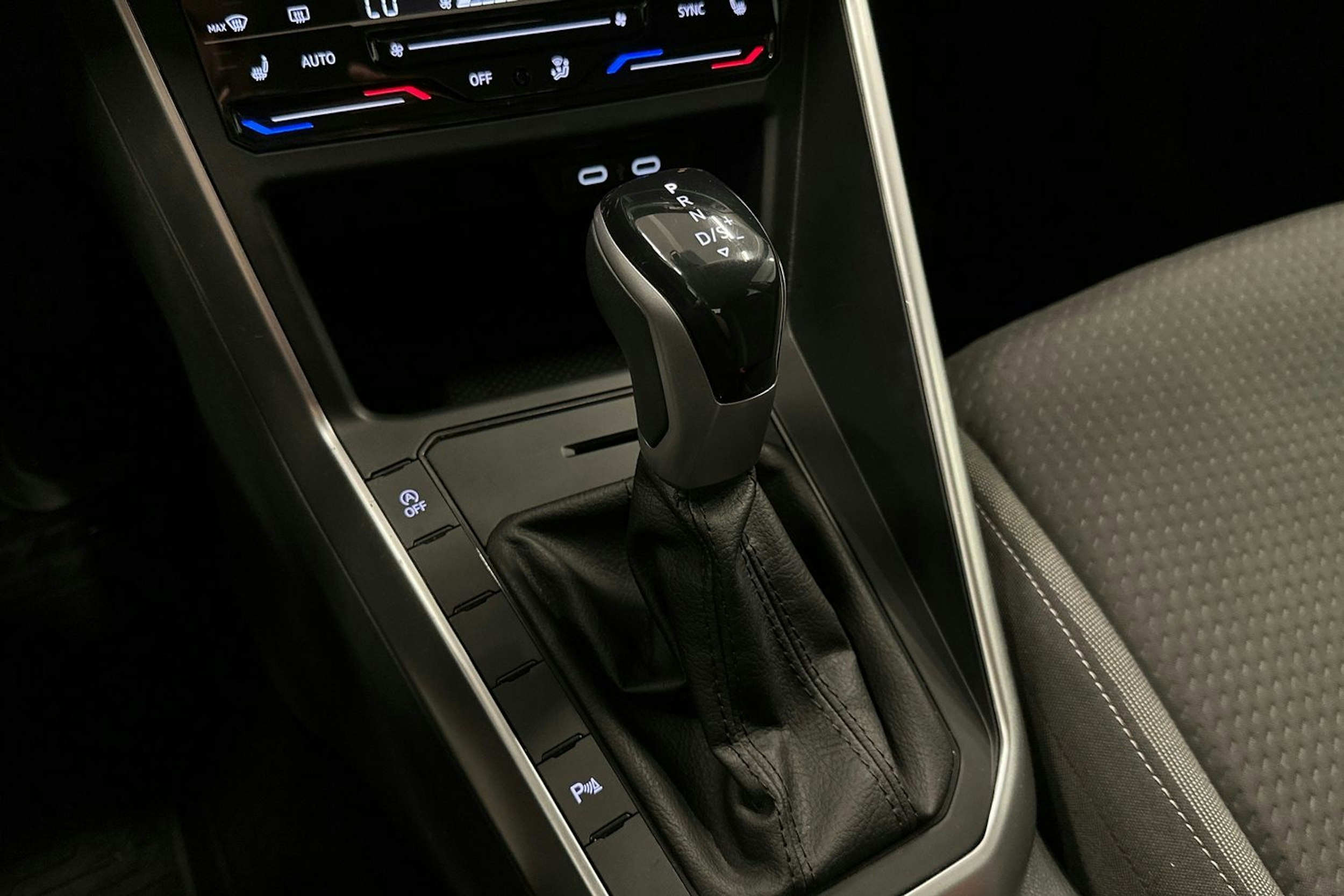 sininen Volkswagen Taigo 2023 kuva 17.