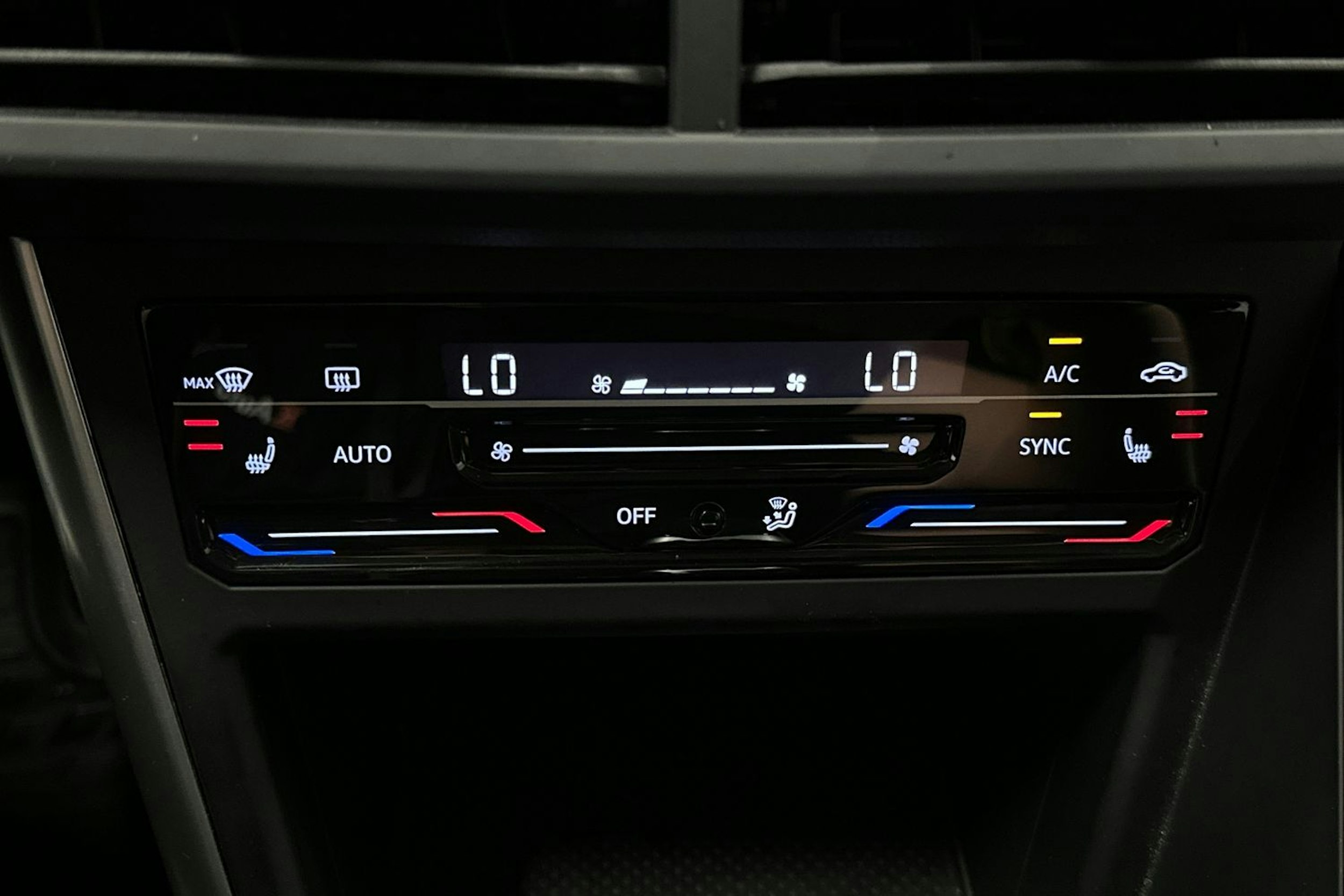 sininen Volkswagen Taigo 2023 kuva 18.