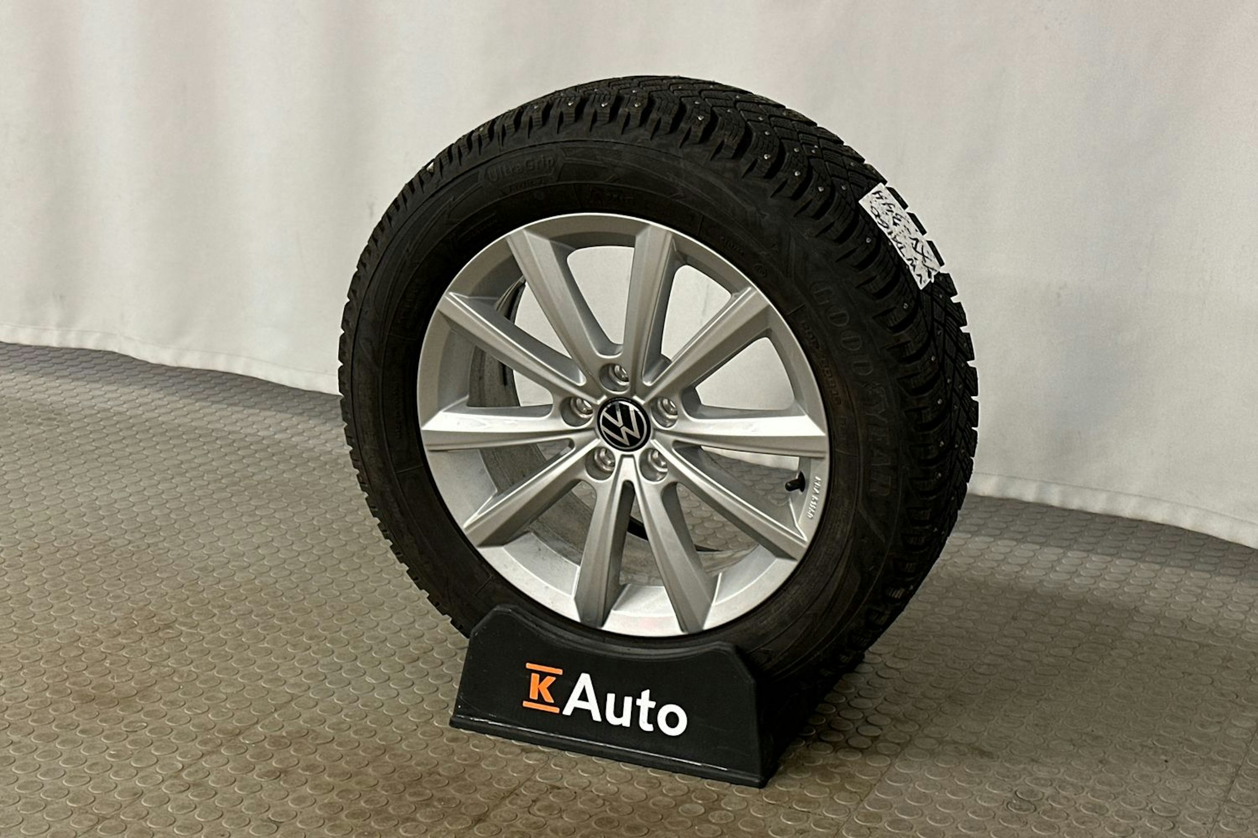 valkoinen Volkswagen Taigo 2023 kuva 13.